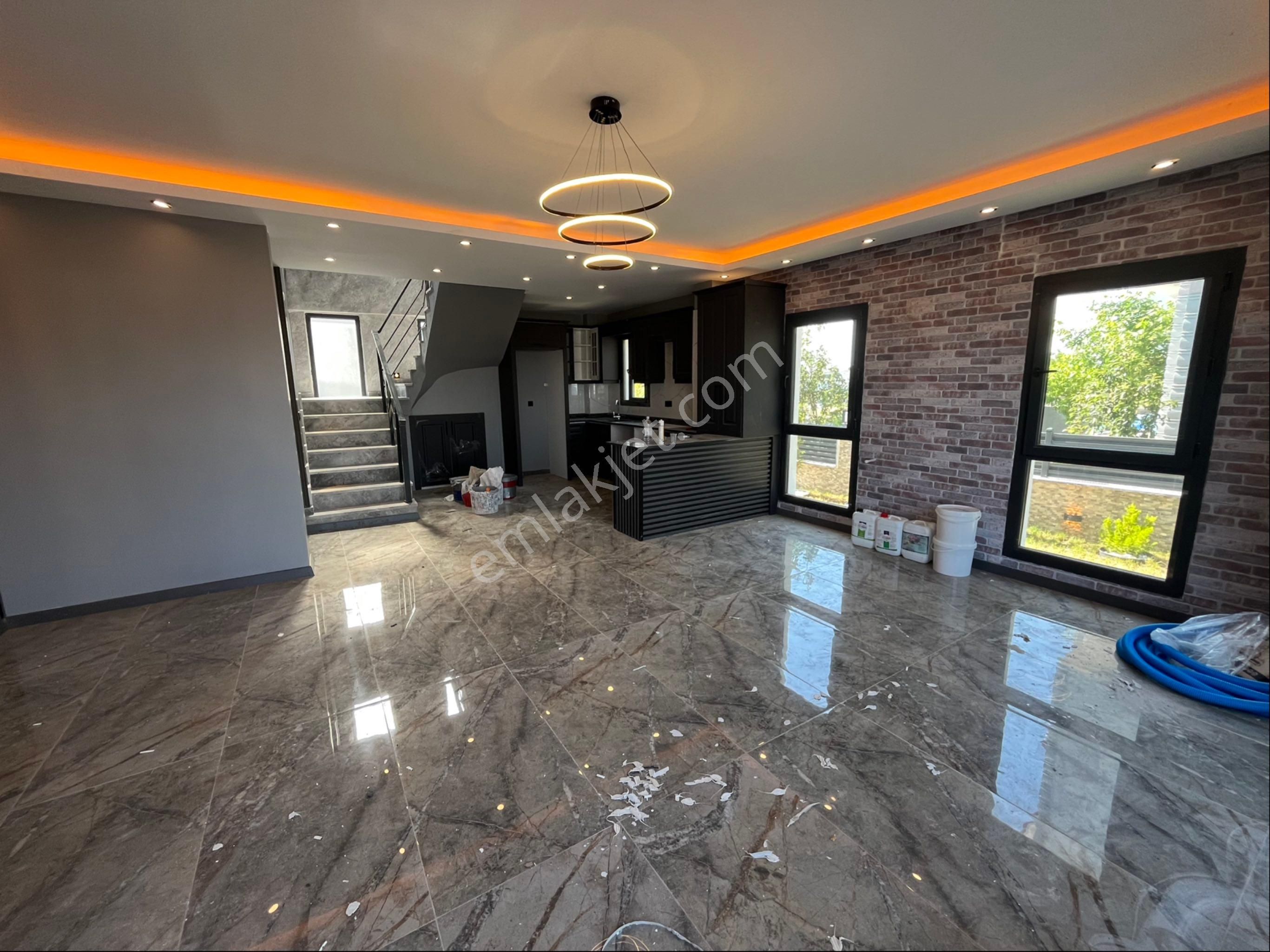 Çeşmeli Mahallesinde Havuzlu 4+1 Ful Deniz Manzaralı Lüks Villa - Görsel 11