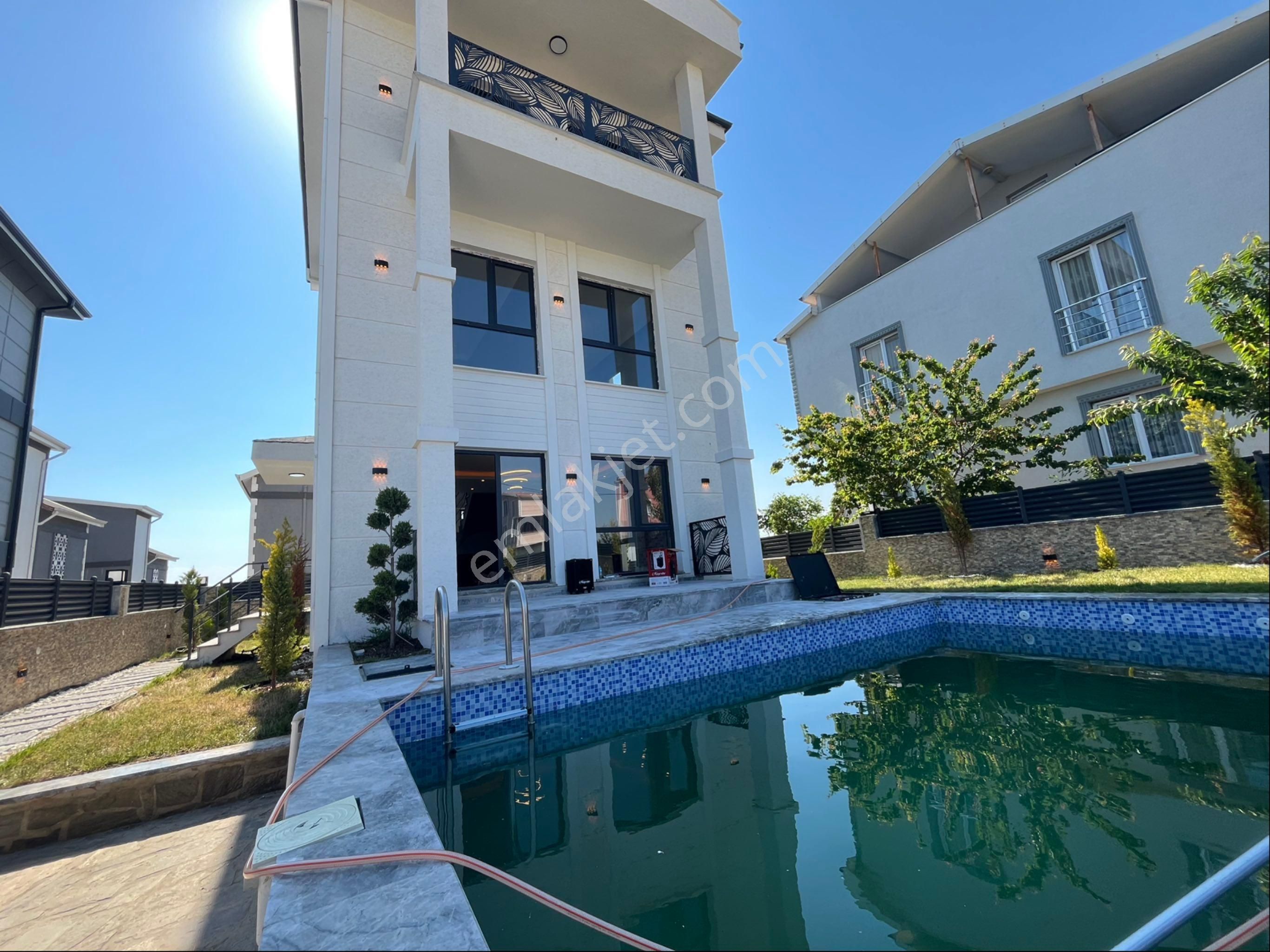 Çeşmeli Mahallesinde Havuzlu 4+1 Ful Deniz Manzaralı Lüks Villa - Görsel 4