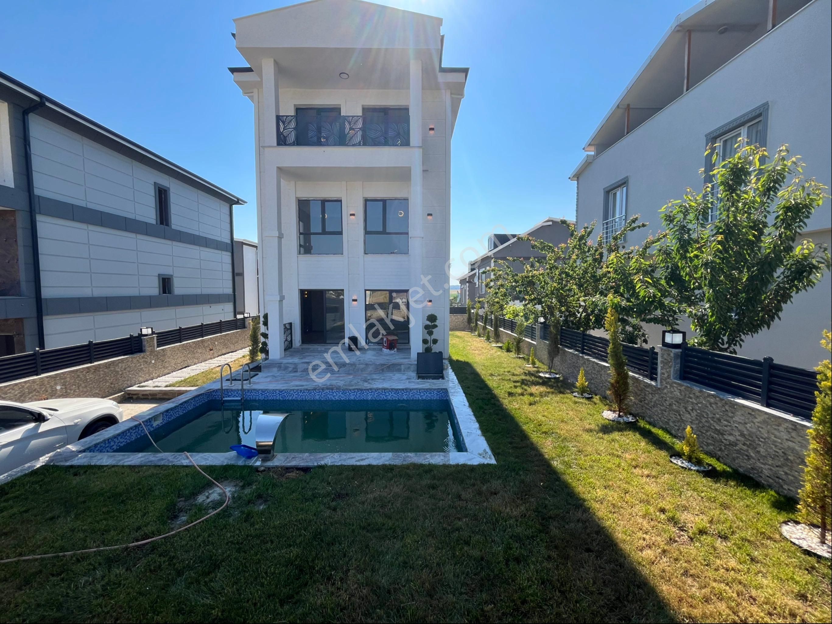 Çeşmeli Mahallesinde Havuzlu 4+1 Ful Deniz Manzaralı Lüks Villa - Görsel 9