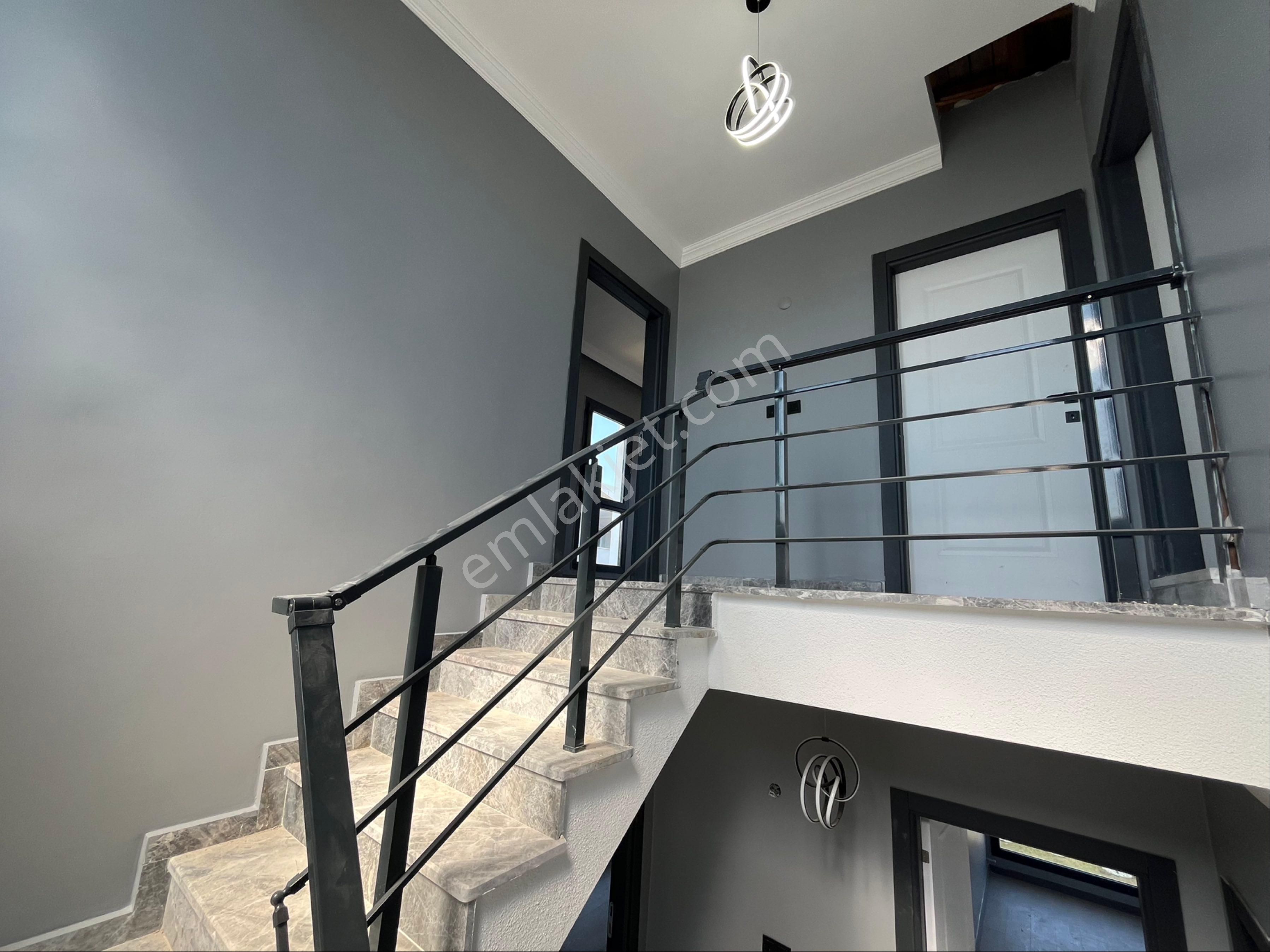 Çeşmeli Mahallesinde Havuzlu 4+1 Ful Deniz Manzaralı Lüks Villa - Görsel 23