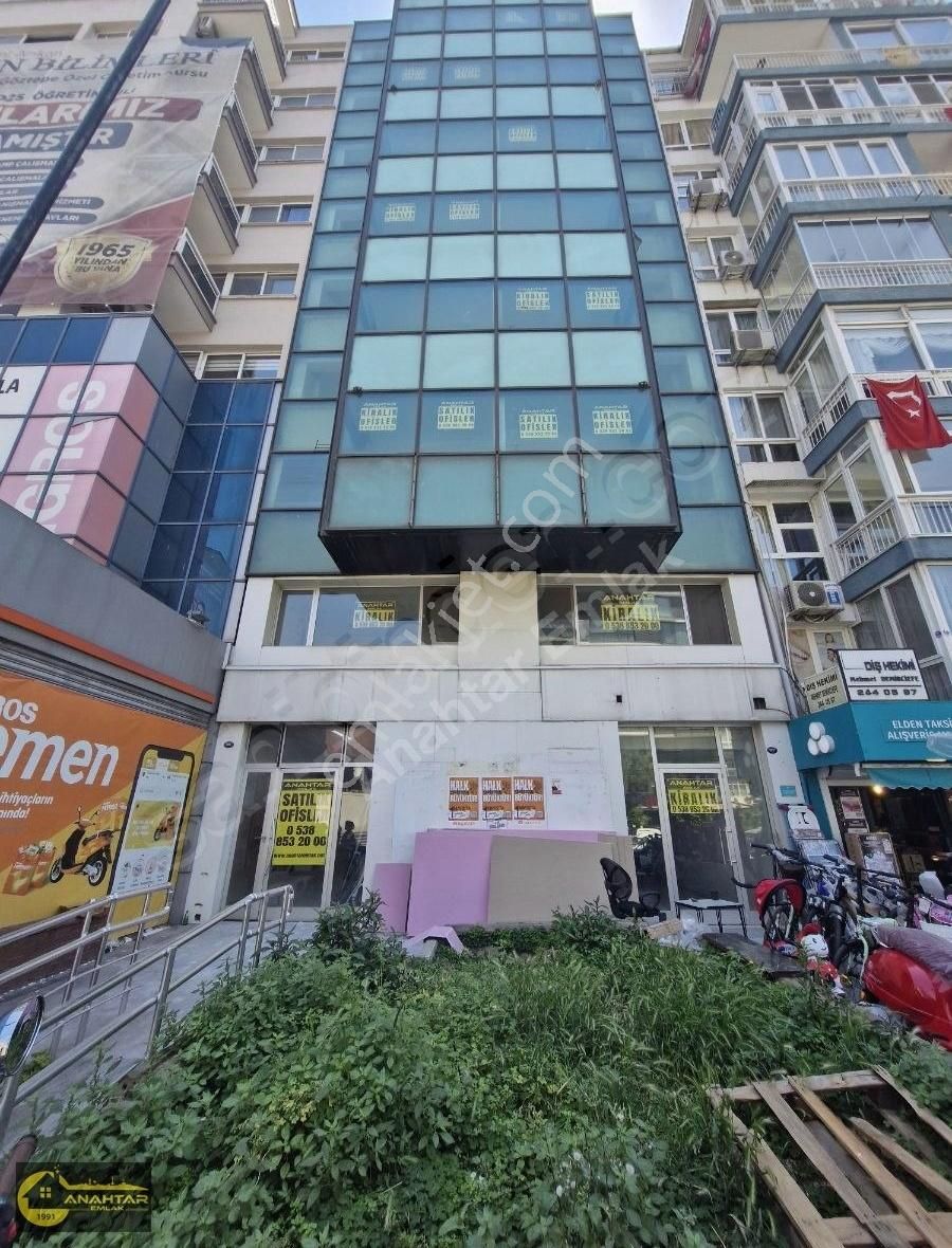 İnönü Caddesi Nokta Durağında Toplam 460 M2 Mağaza