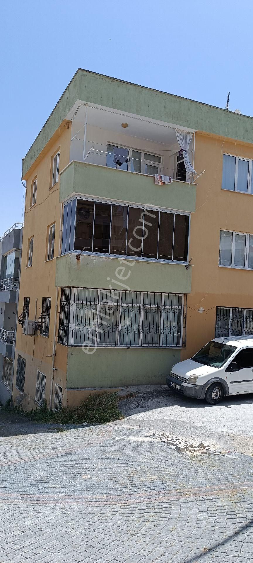 Güneşle Aydınlanan Bodrum Kat Camiatikte Geniş 2+1 Fırsat Daire