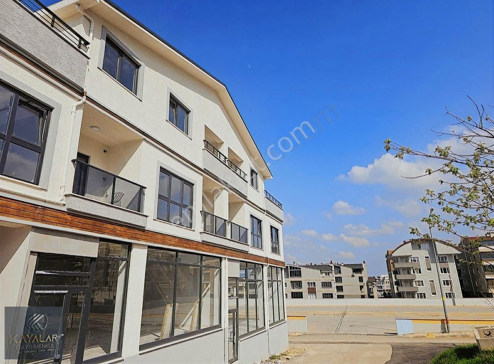 Kayalardan Çok Amaçlı Büro Ofiş İşyeri