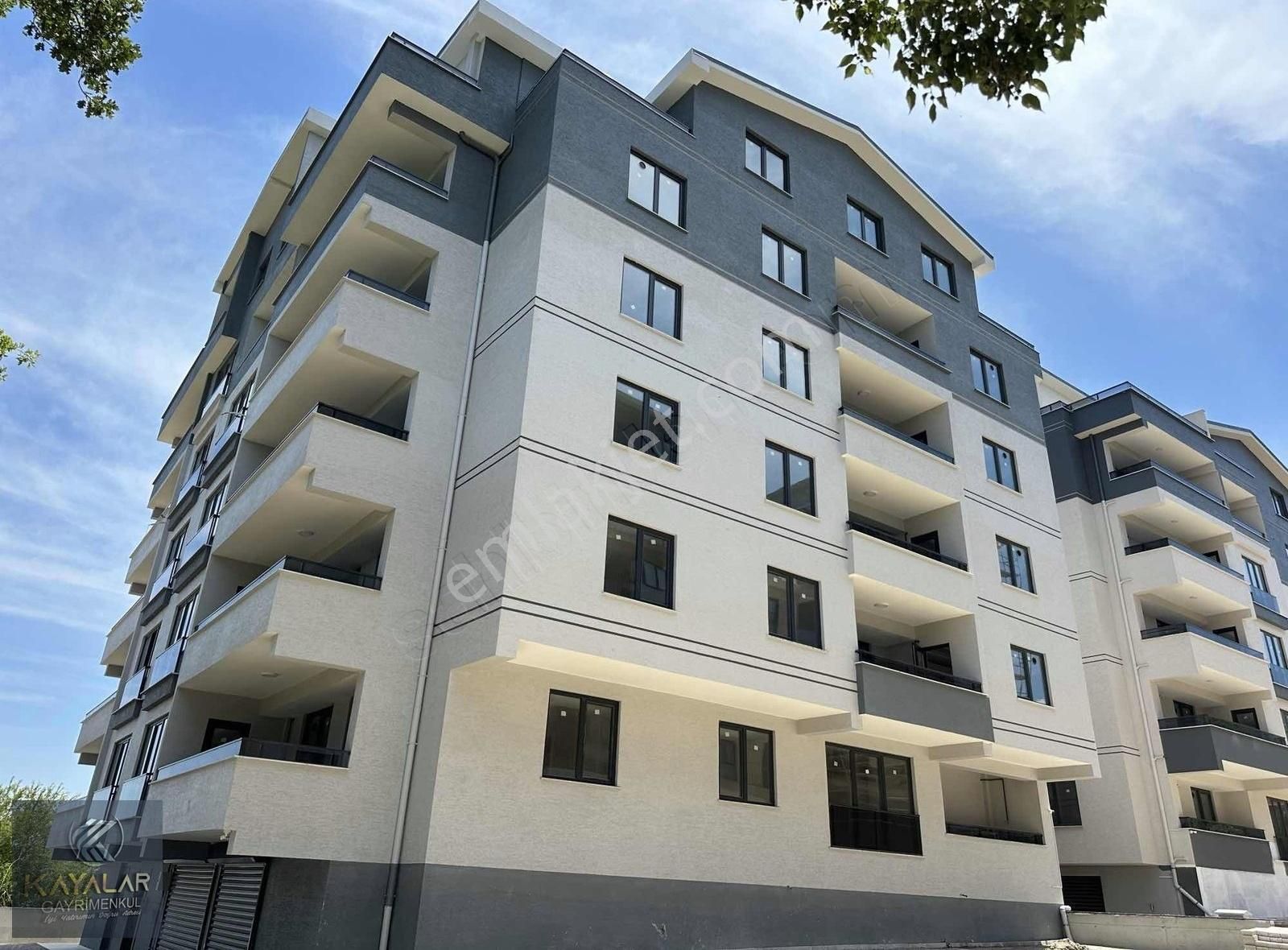 Kayalardan Hamitlerde Site İçi Geniş 3+1 Arakat Daire
