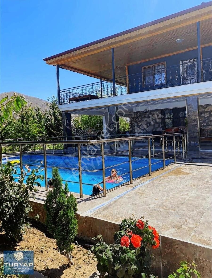 Turyap'tan 1200 M2 Arsa Ve Satılık Havuzlu Villa