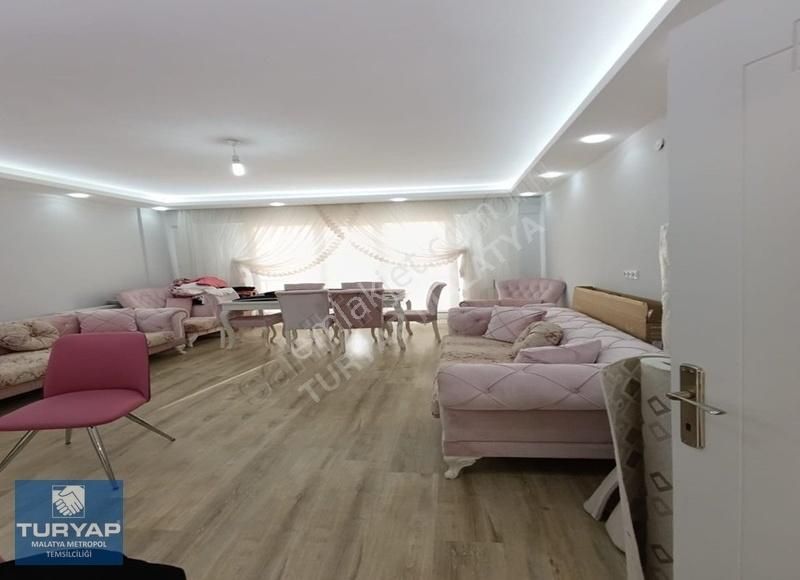 Turyap Metropol'den Yakınca'da Satılık 4+1 Daire