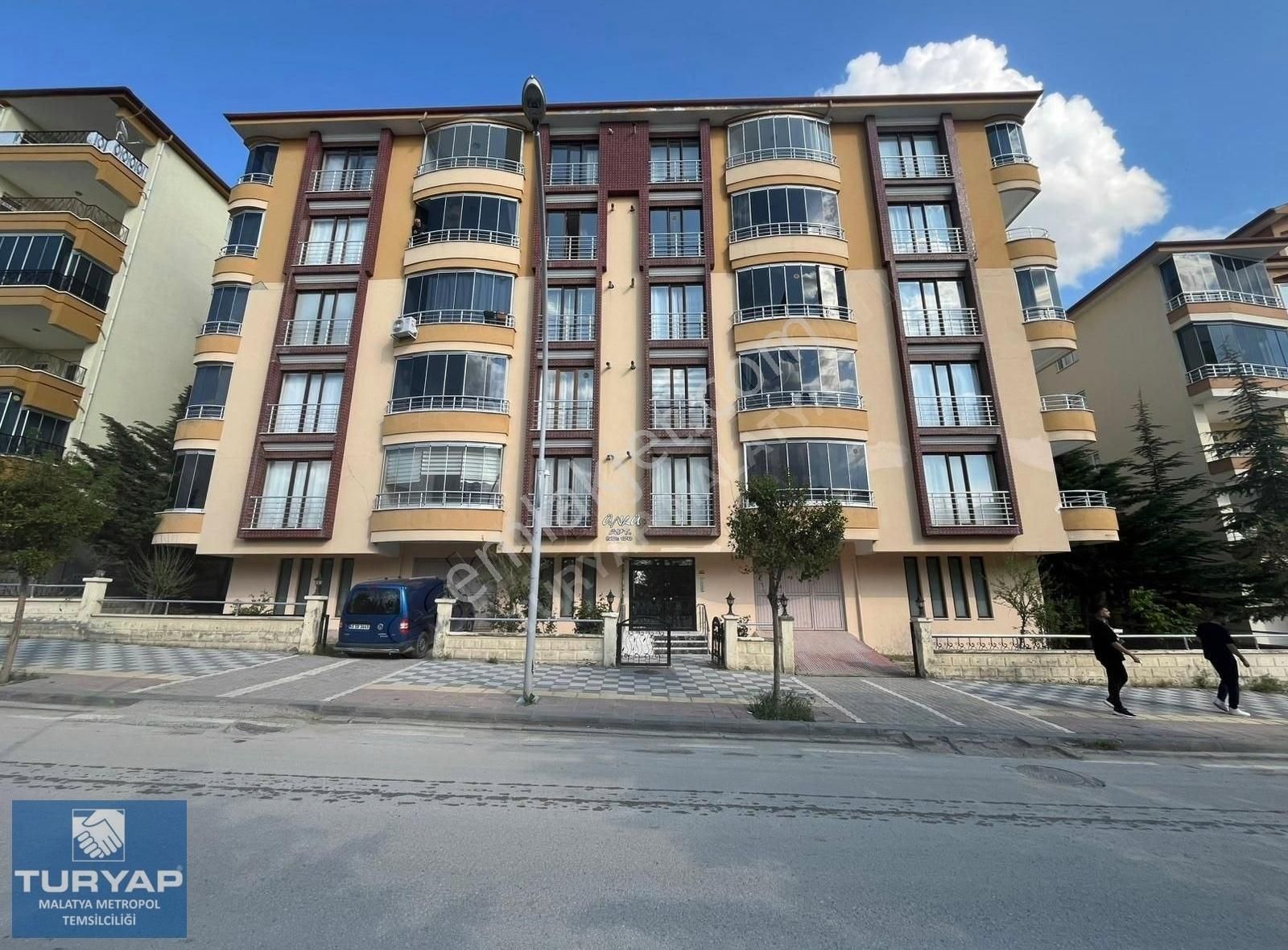Turyap Metropol'den Yukarı Cöşnükte 3+1 Daire