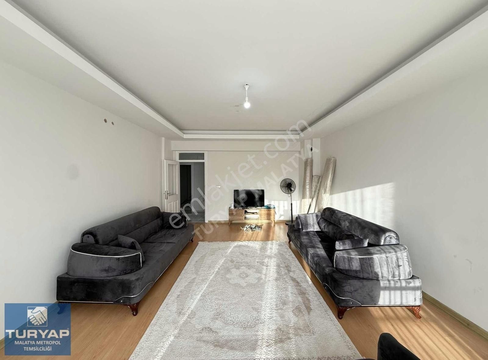 Turyap Metropol'den Kaş Sitesinde Satılık 3+1 Daire