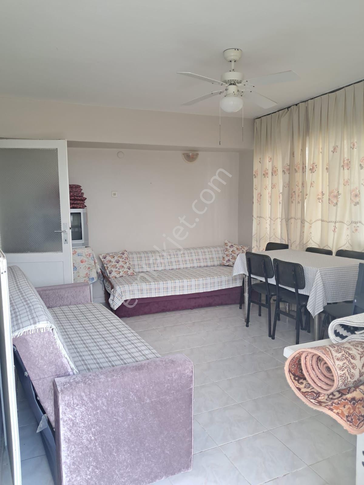 Taş Emlak'tan Plaja Sıfır 1+1 Bahçe Katı Daire