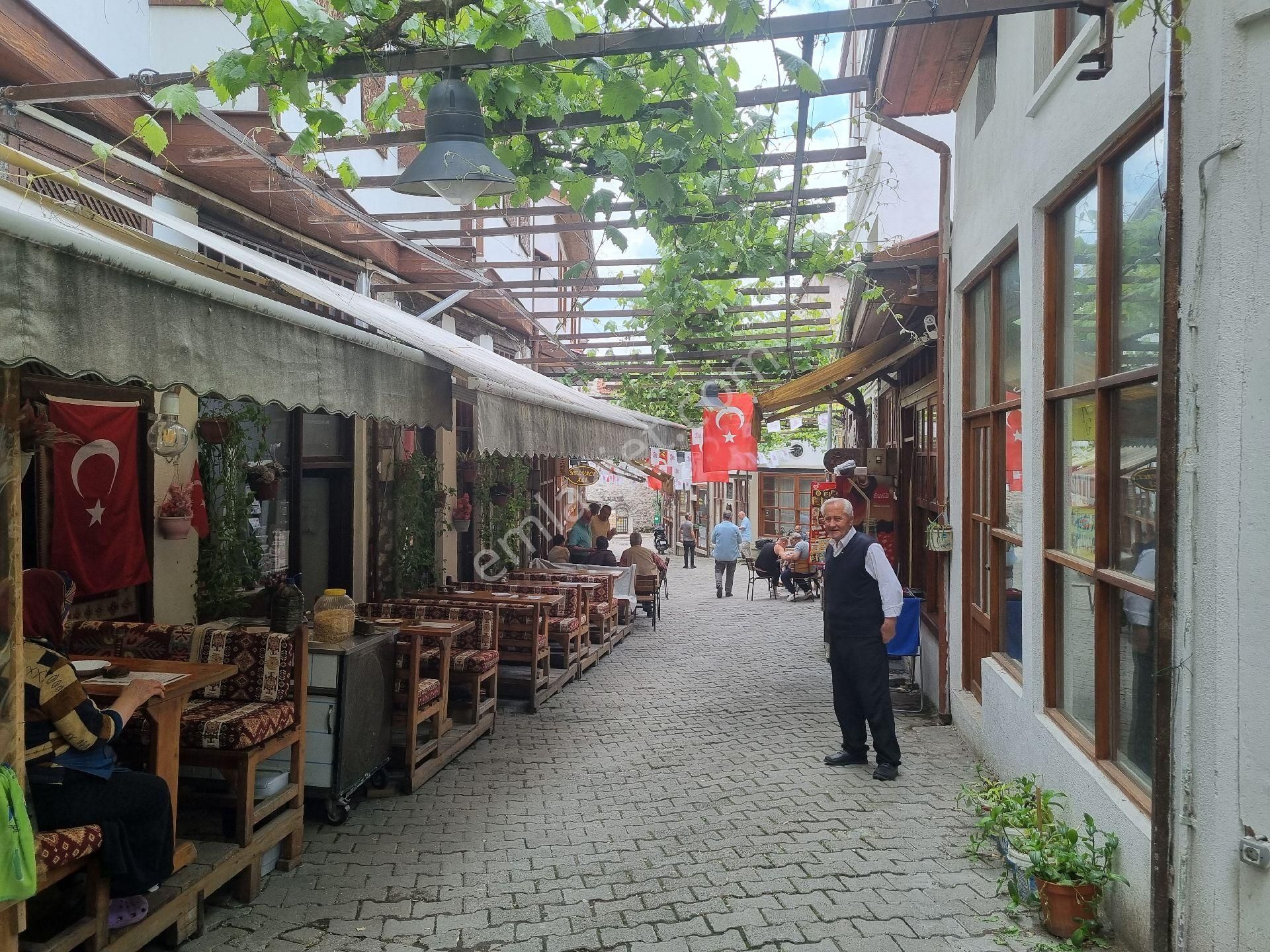Tarihi Çarşı Merkezde, Herşeyiyle Aktif Çalışan Cafe&restaurant