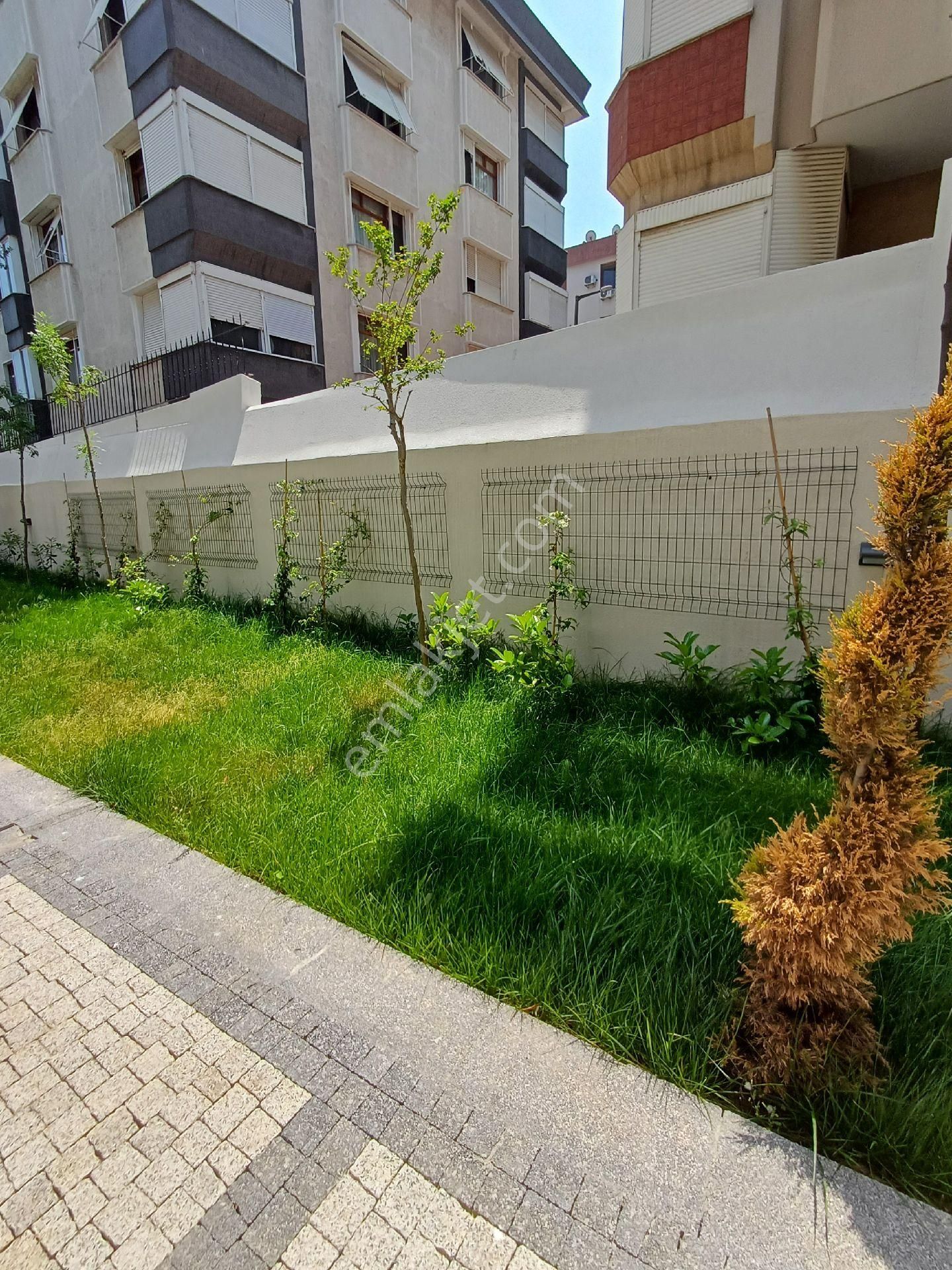 Şeref Emlak'tan Moda'da Sıfır Bina'da Kapalı Otoparklı