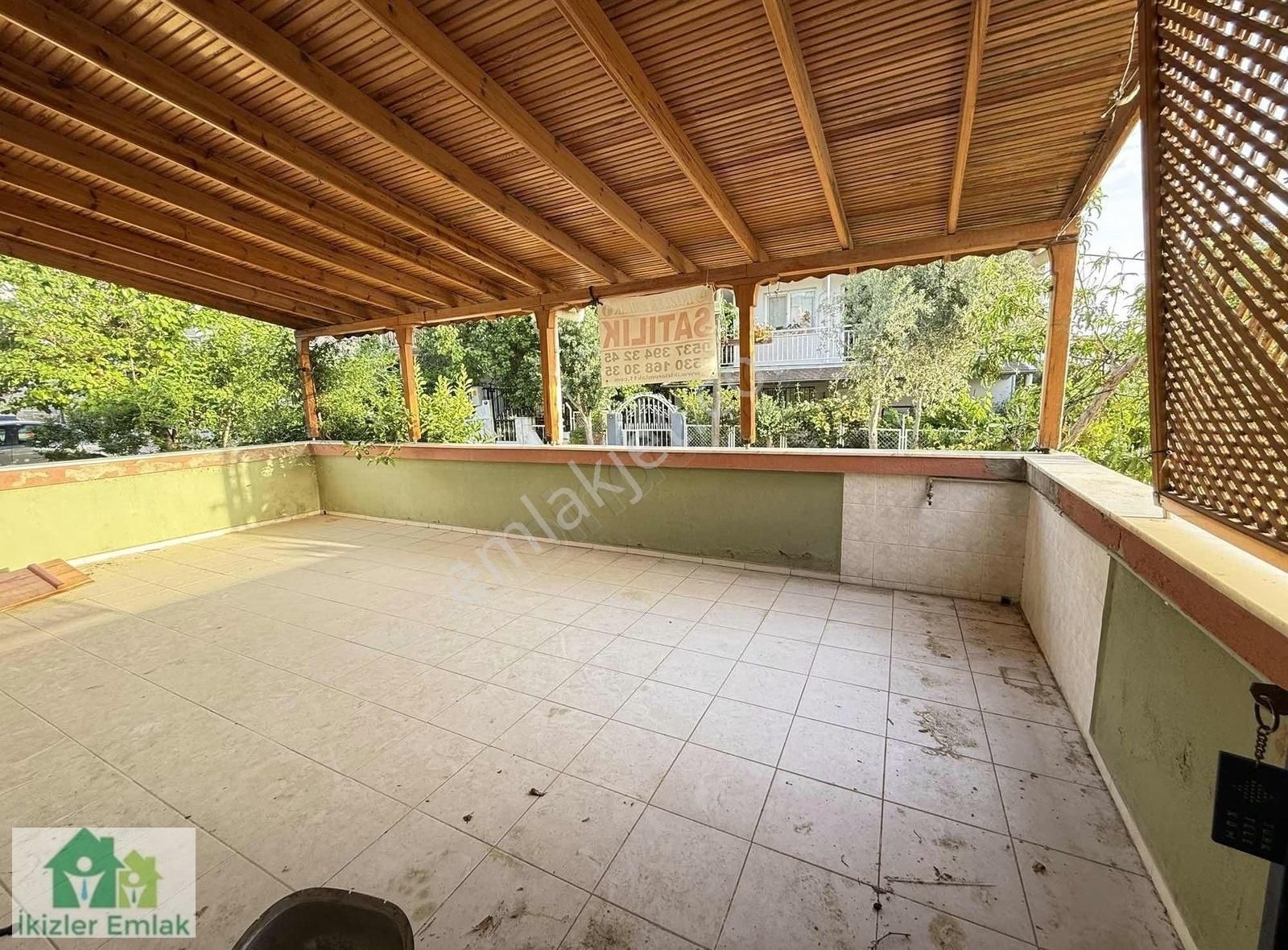 Seferihisar Ürkmez'de Deniz Tarafında Satılık 1+1. 85 M2 Daire