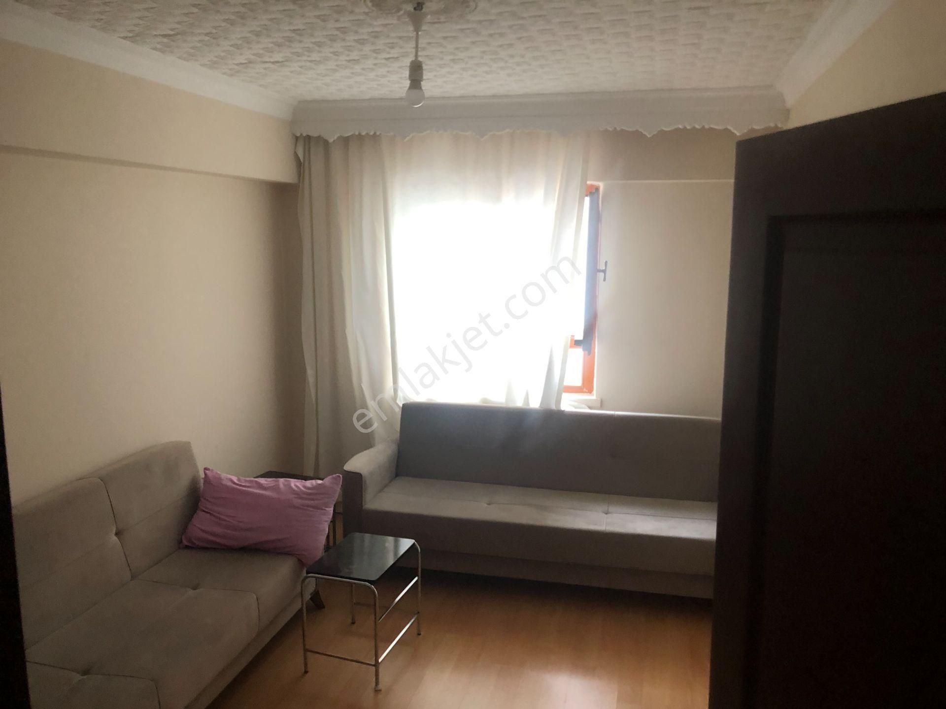 Alsancak Mahallesinde Caddeler Yakını Satılık 2+1 Daire