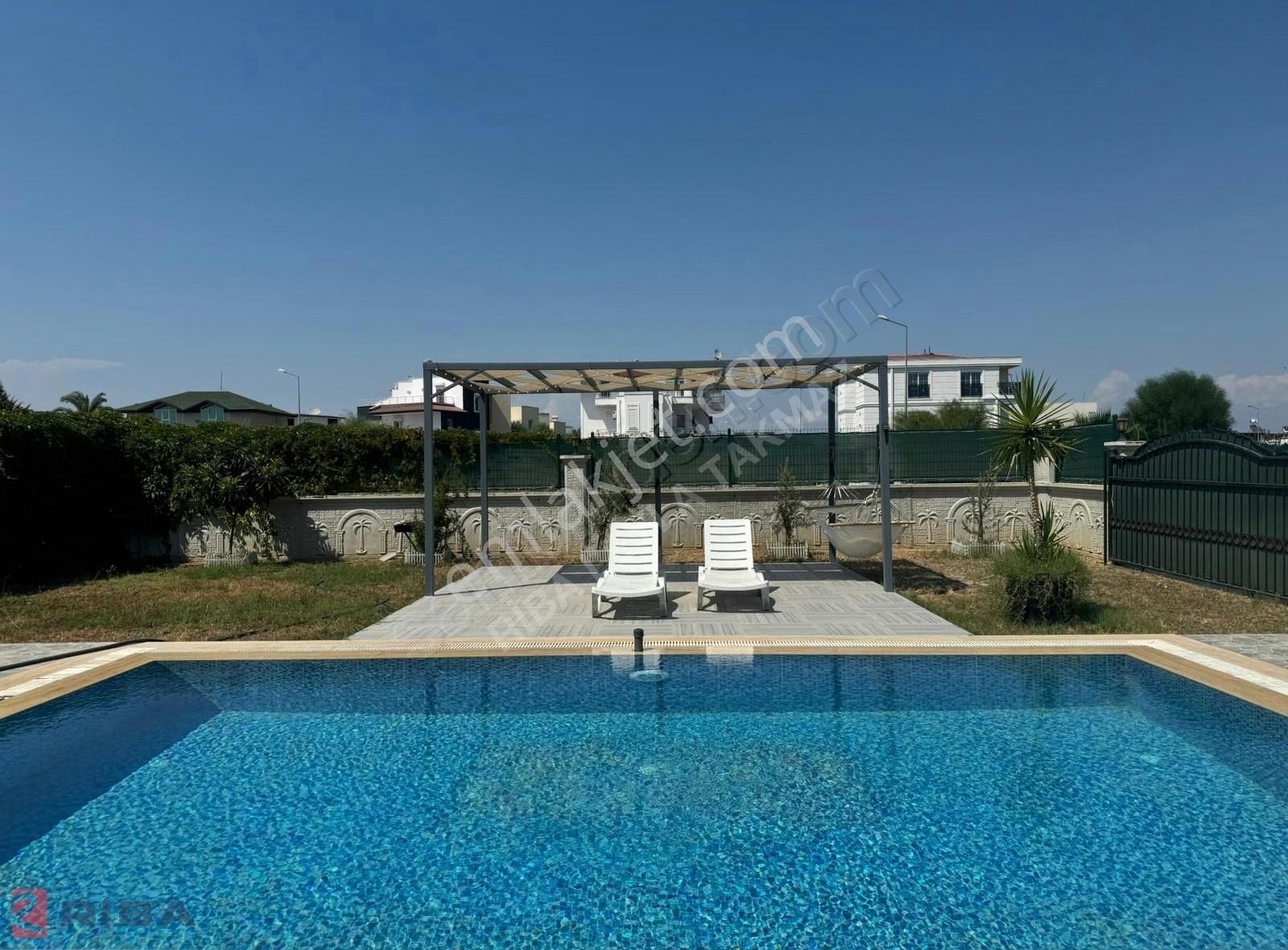 Kadriyede Mustakil Havuzlu 3+1 Satılık Villa