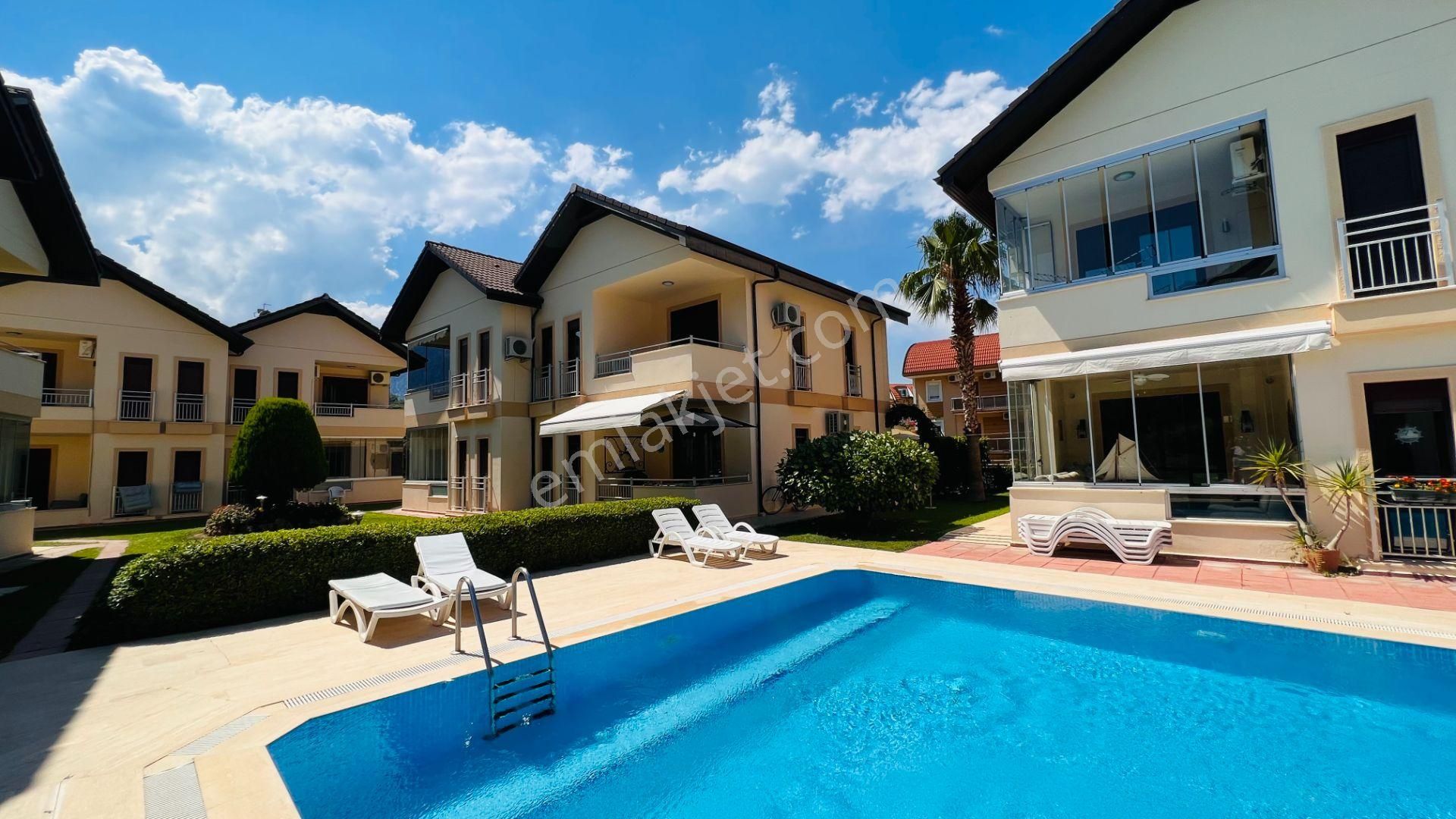 Kemer Merkezde Denize Yakın Satılık İkiz Villa
