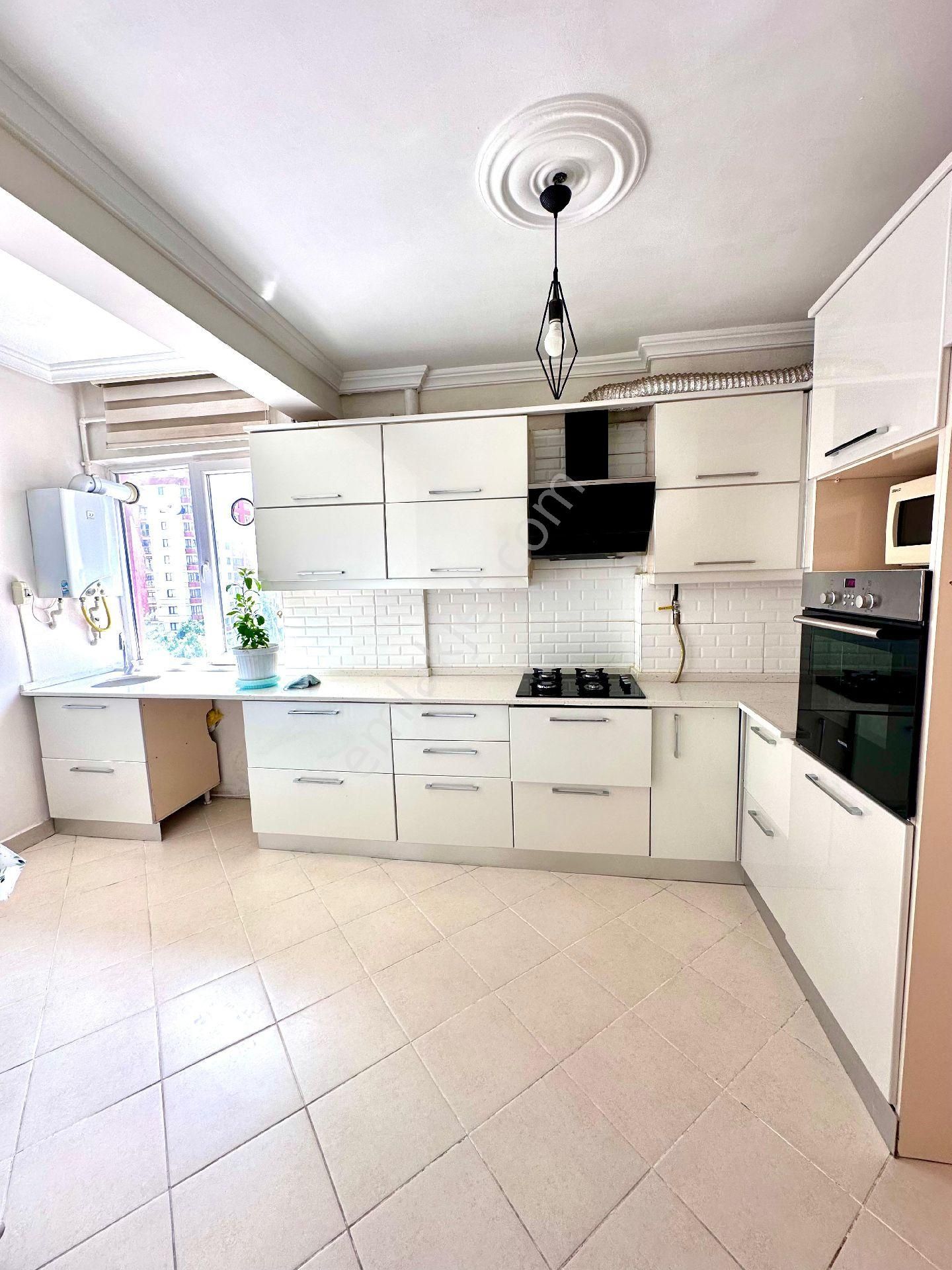 Cumhuriyet Bulvarı 3+1 Bakımlı İçi Yapılı Kiralık Daire
