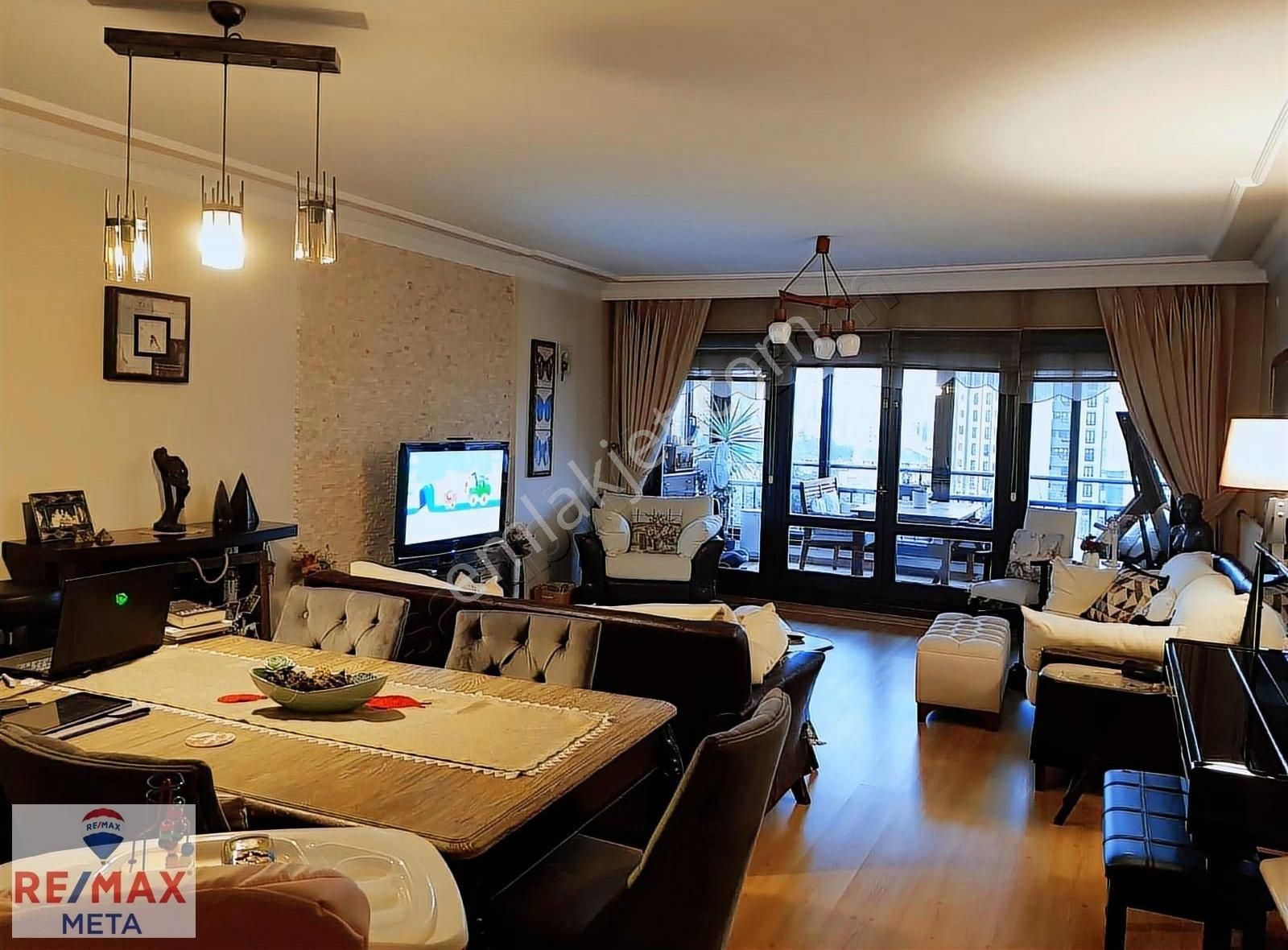 Bahçeşehir Gül Bloklarında Tadilatlı D Tipi 3+1 Satılık Daire