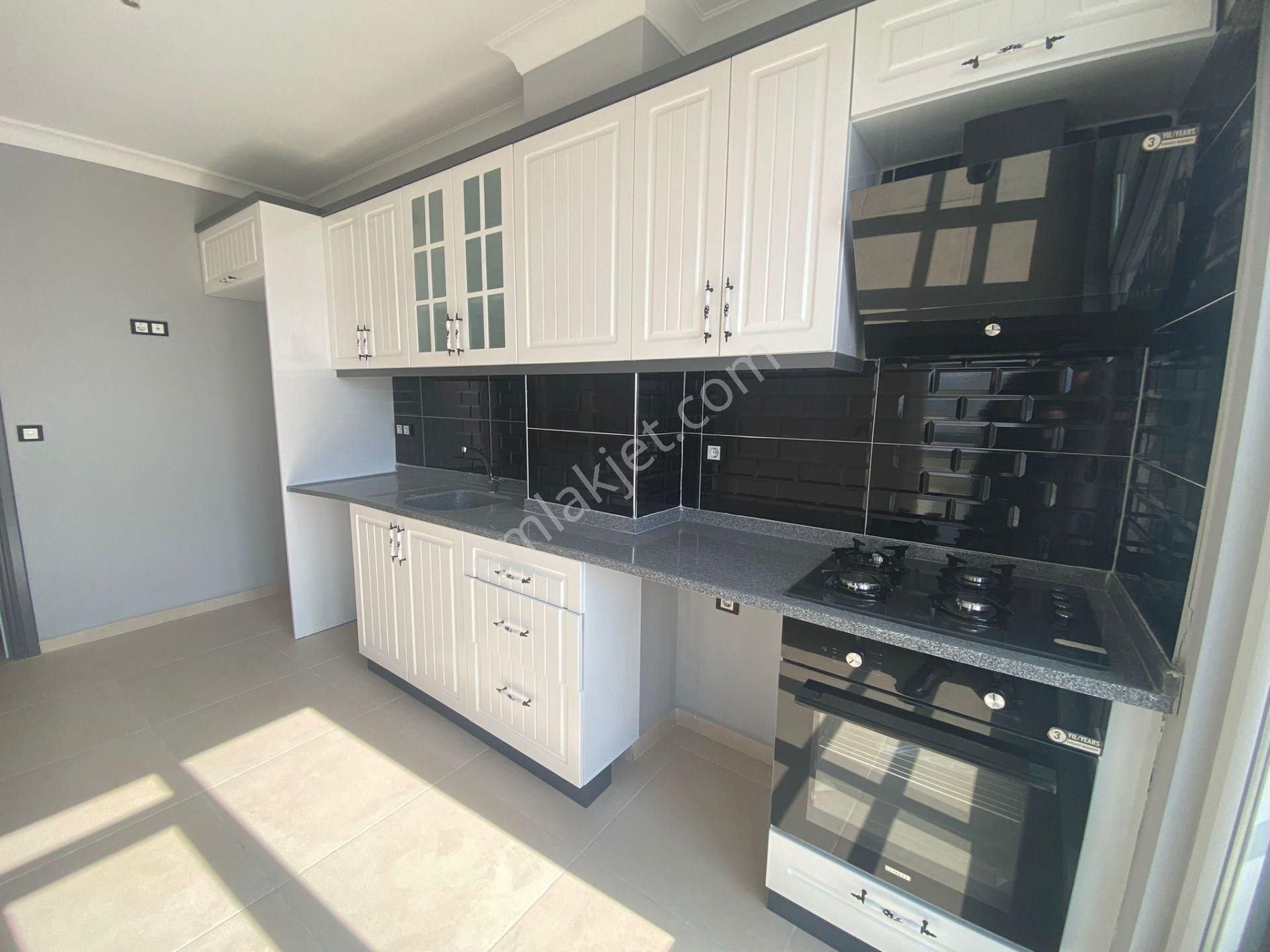 Yükselden Kadıköyde Önü Açık Ebeveyn Banyolu Geniş Lüx 2+1 Daire