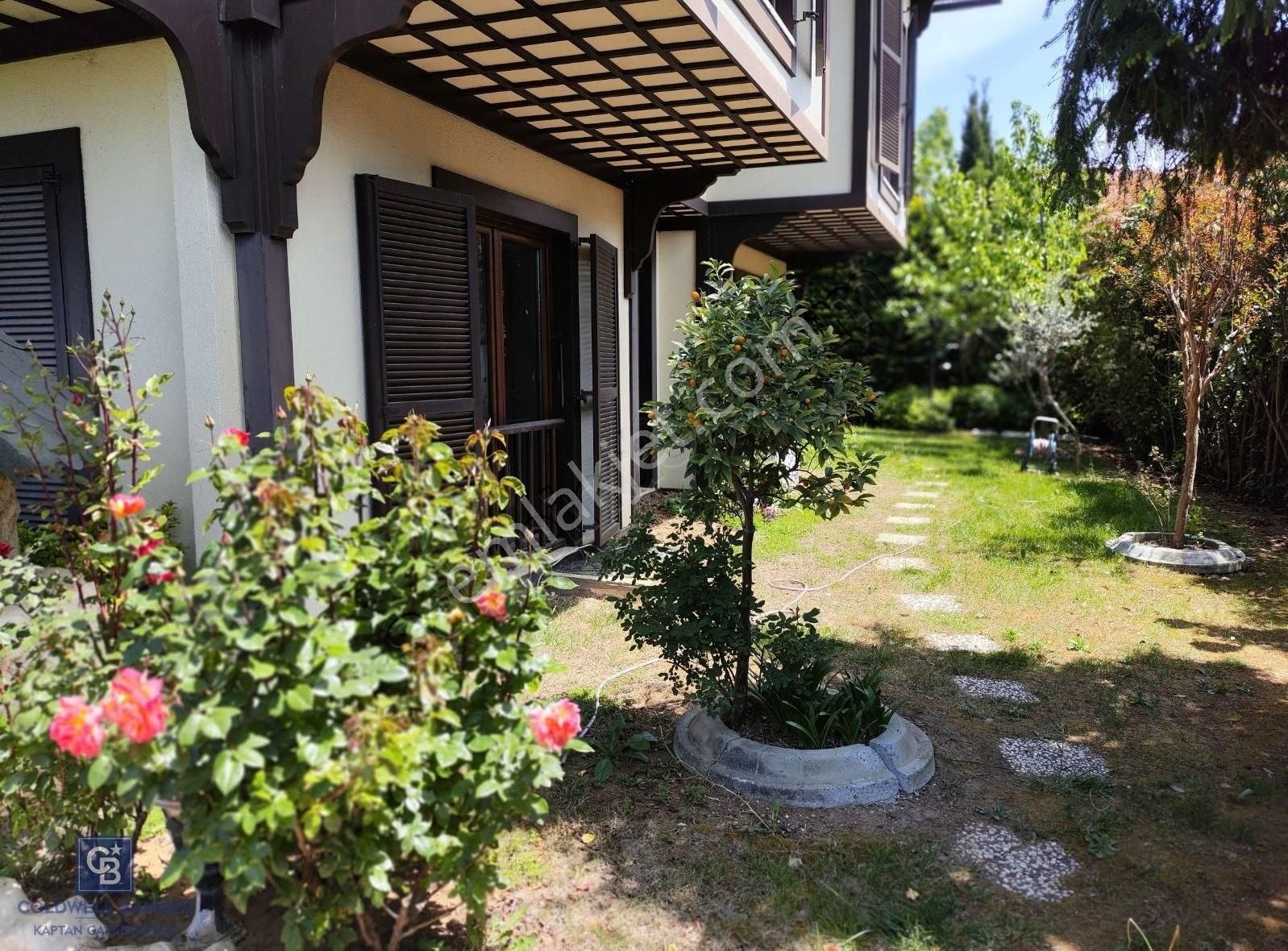 Kısıklı Osmanlı Konaklarında 8+2 Bahçe Kullanımlı Villa
