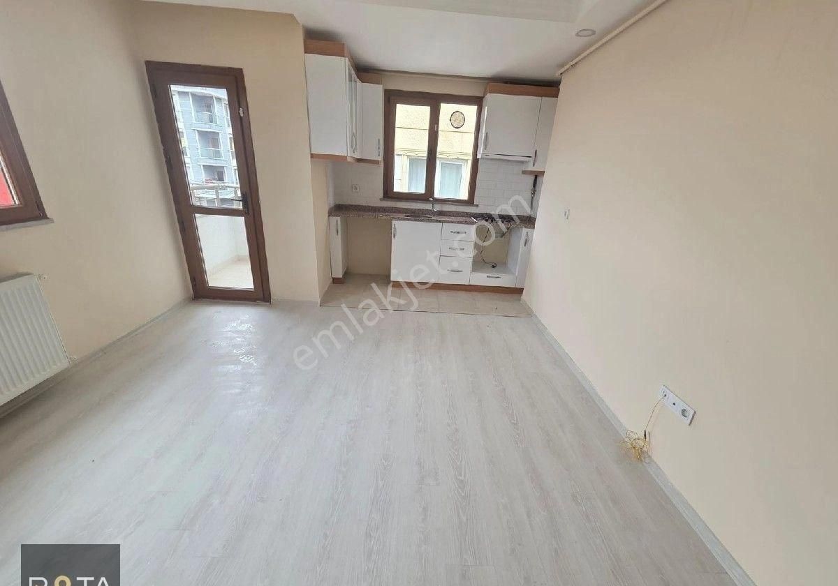 Yenidoğan Safa Mahallesi'nde Kiralık İskanlı Çatı Dubleksi 2+1