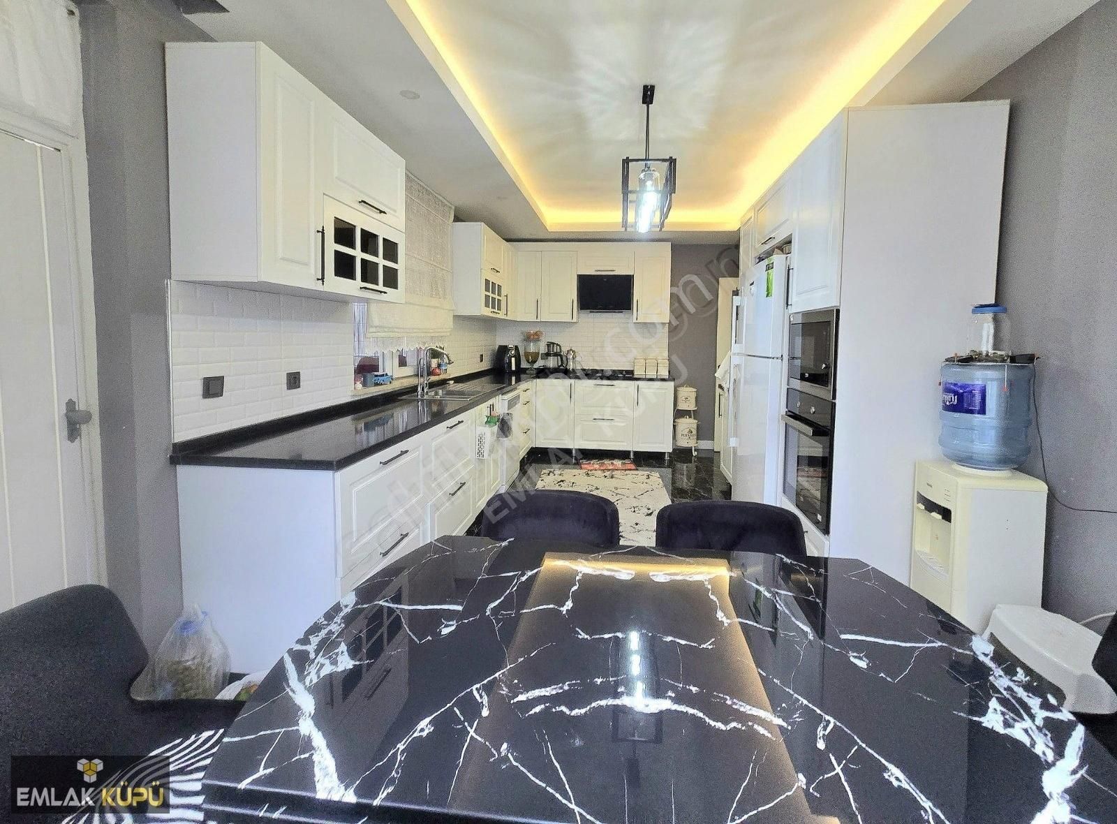 Bağlıca Da Full Yapılı Site İçerisinde 6+1 380m² Satılık Villa