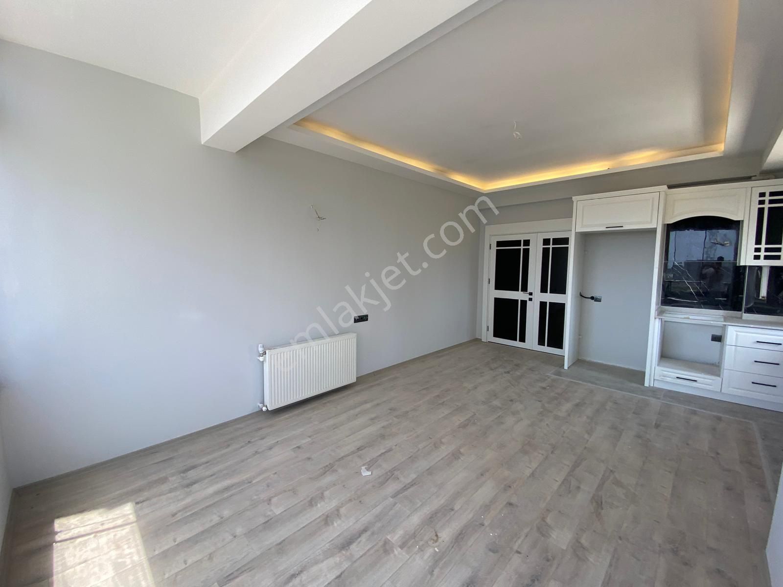 Karınca'dan Akdeniz Mh Geniş Oturum Havuzlu Satılık 2+1 Daire !