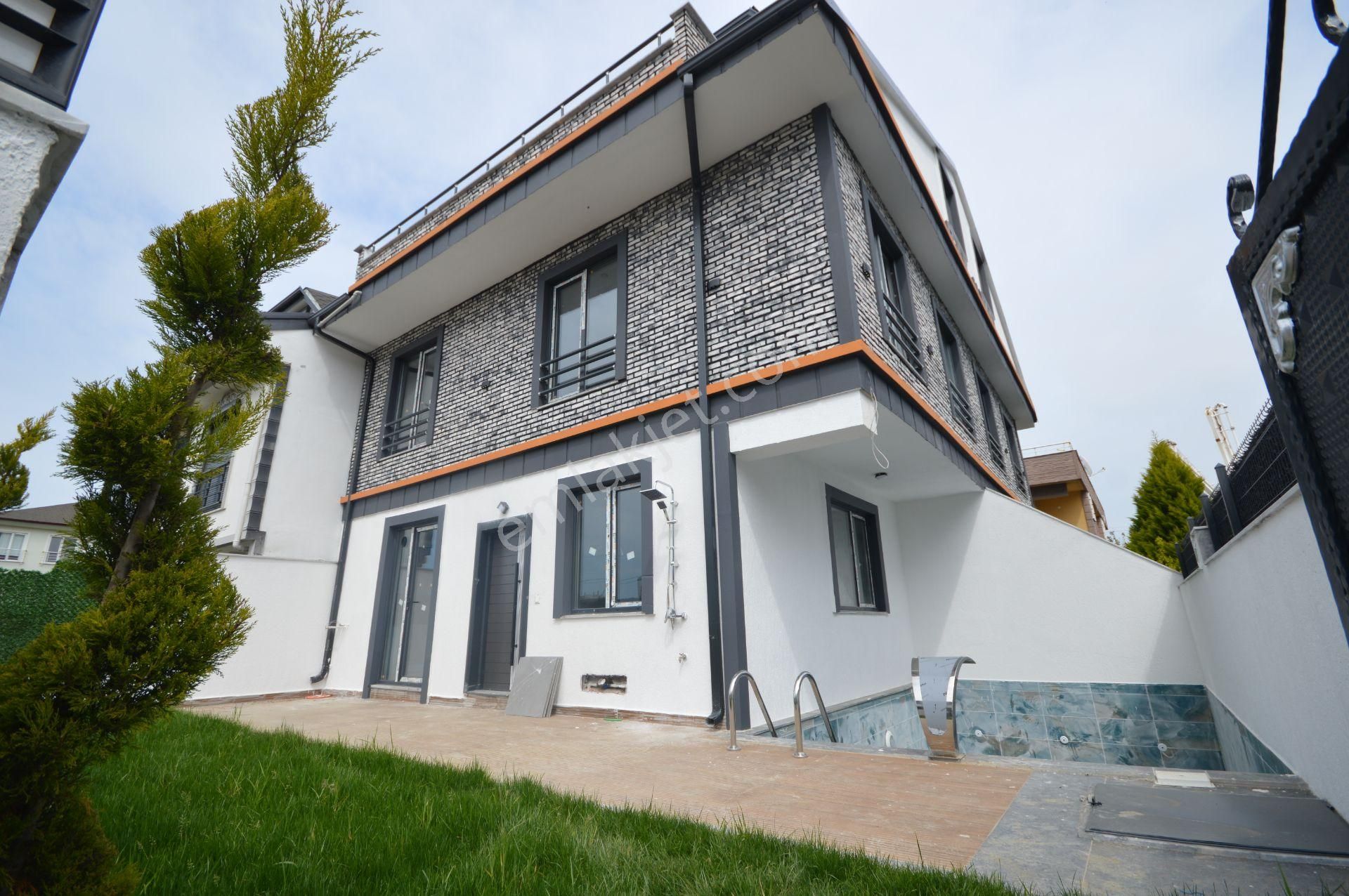🌊 Kocaali Yalı’da Deniz Manzaralı, Mutfağı Ayrı Şık Villa!
