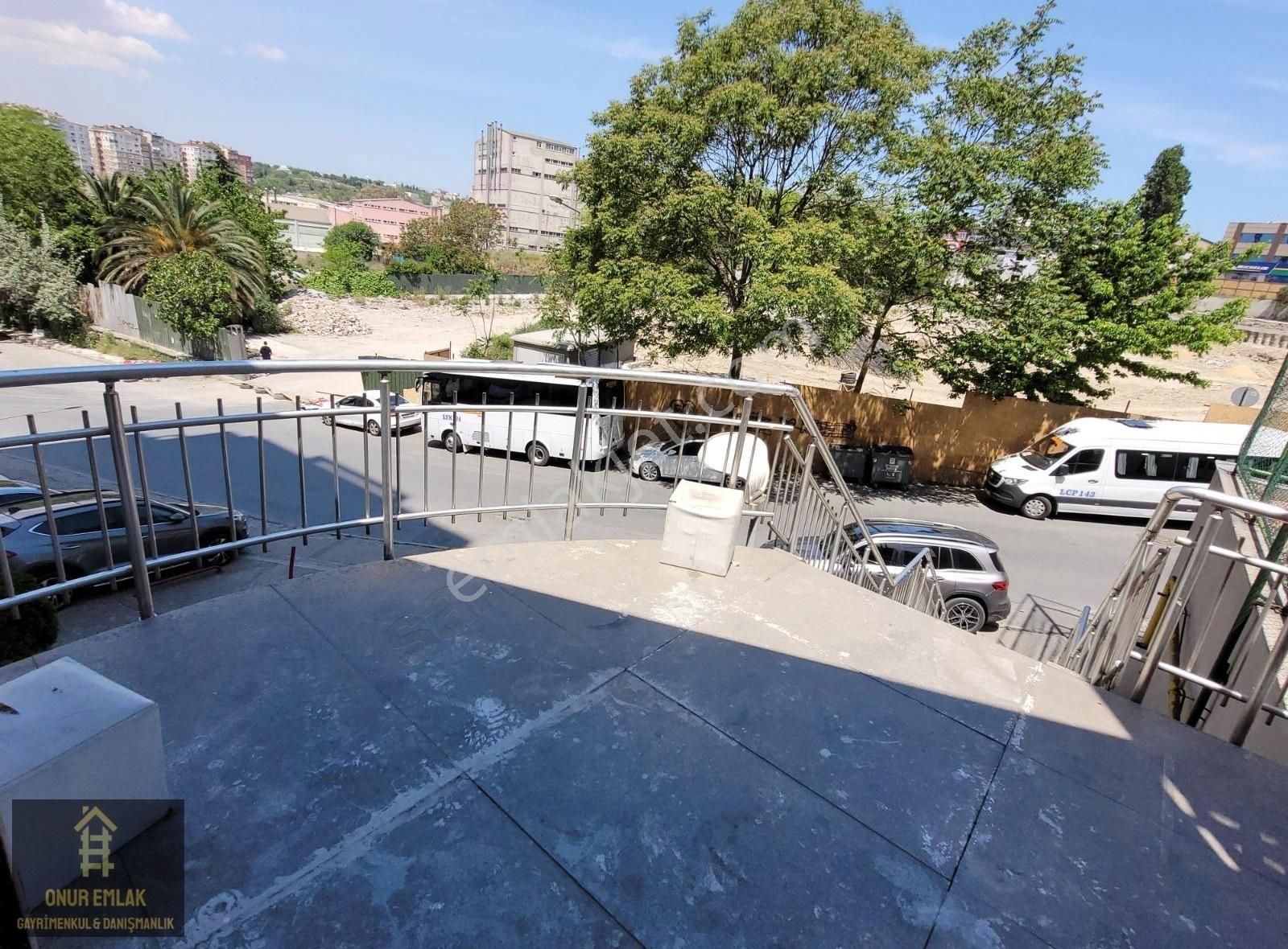 Üniversitelere Yakın Konumda İşlek Cadde Üzeri Dükkan