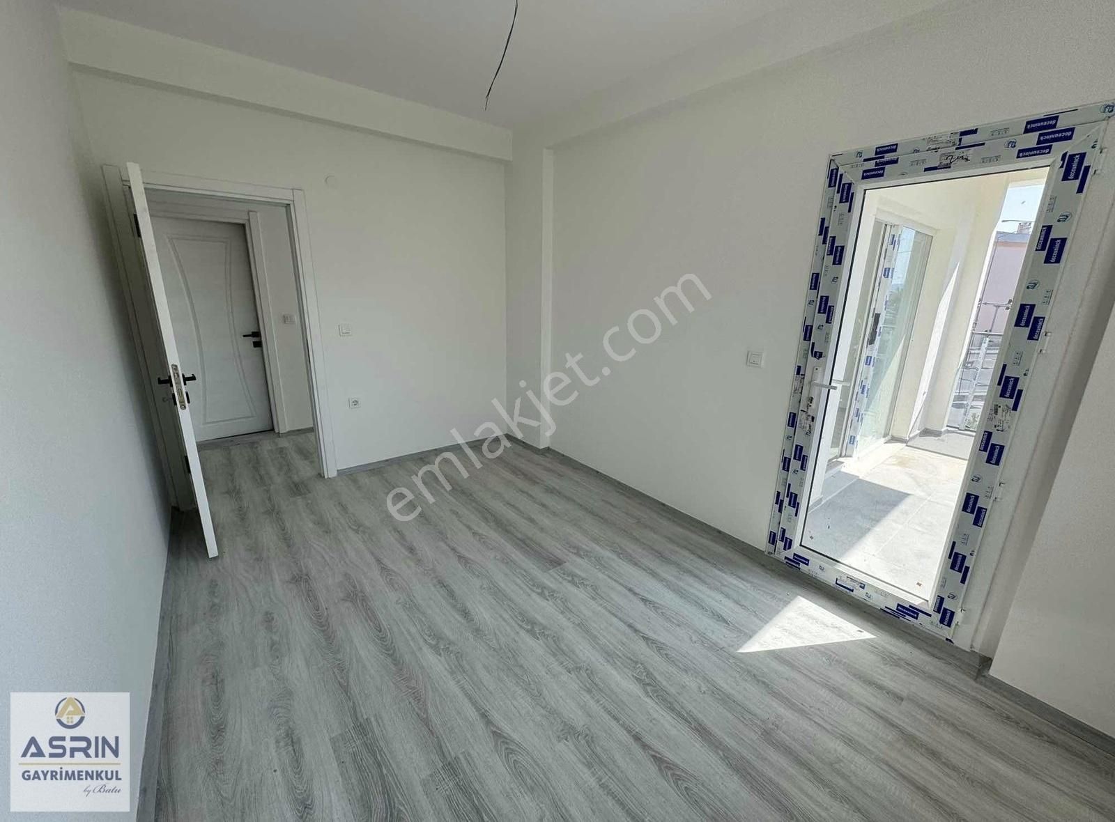 Kuşadası Kadınlar Denizinde Ara Kat 2+1 Sıfır Manzaralı Daire