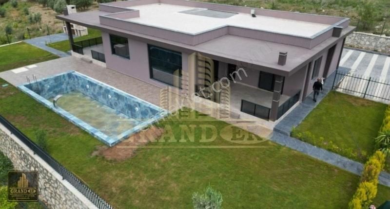 Mezitli Çevlik,te 4+1 Lüks Villa Kendine Ait Havuz Bahçe Satılık