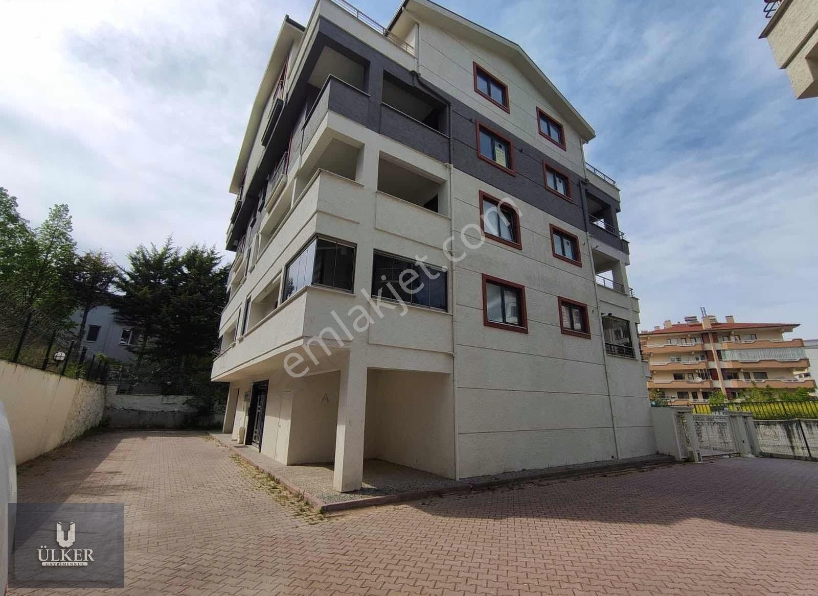Ülkerden Güzelyalı Egitim Mah. Site İçi Satılık 2+1