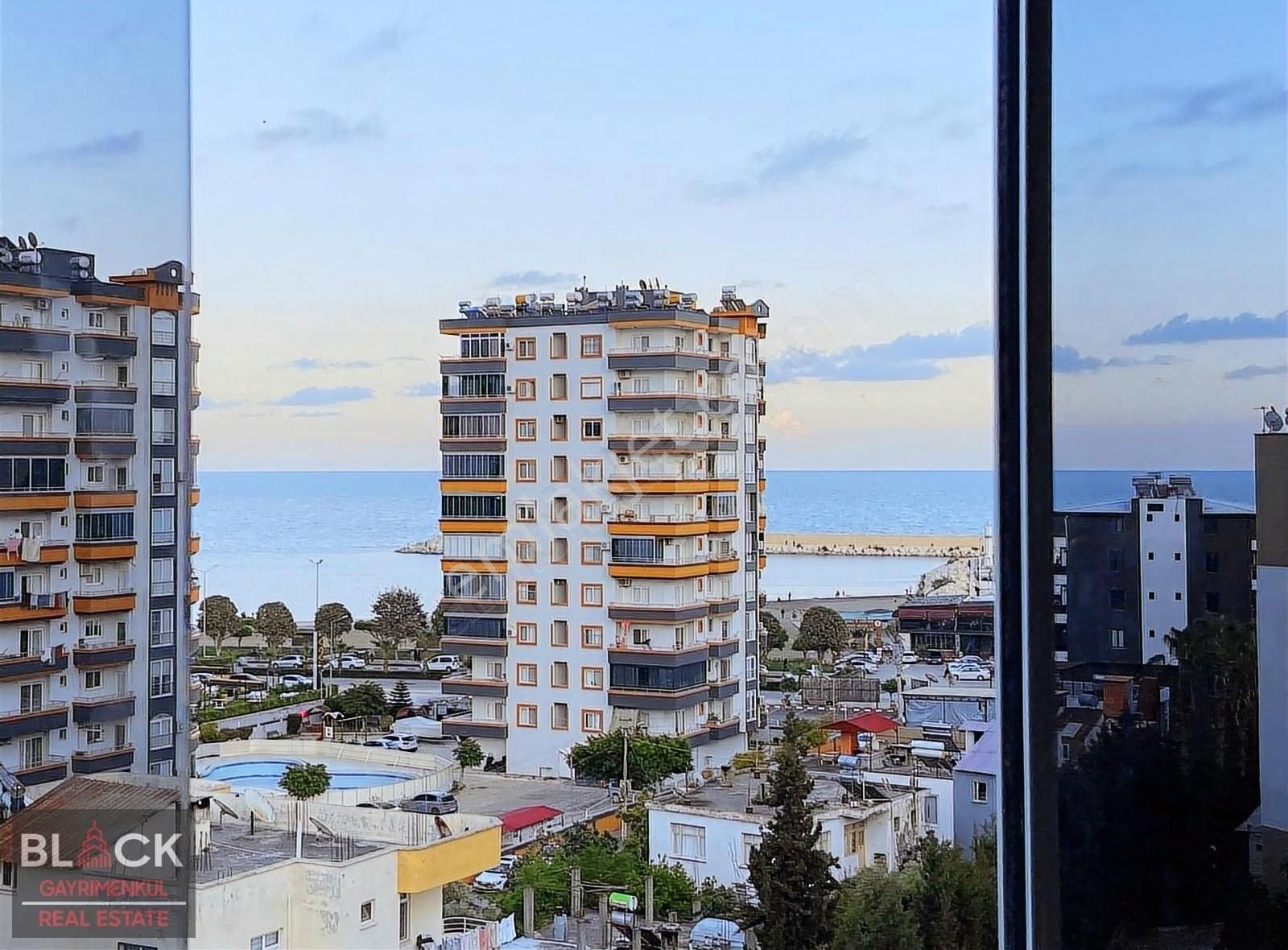 Black'ten Selcan Sitesin'de İçi Sıfır Yapılı Deniz Manzaralı 3+1