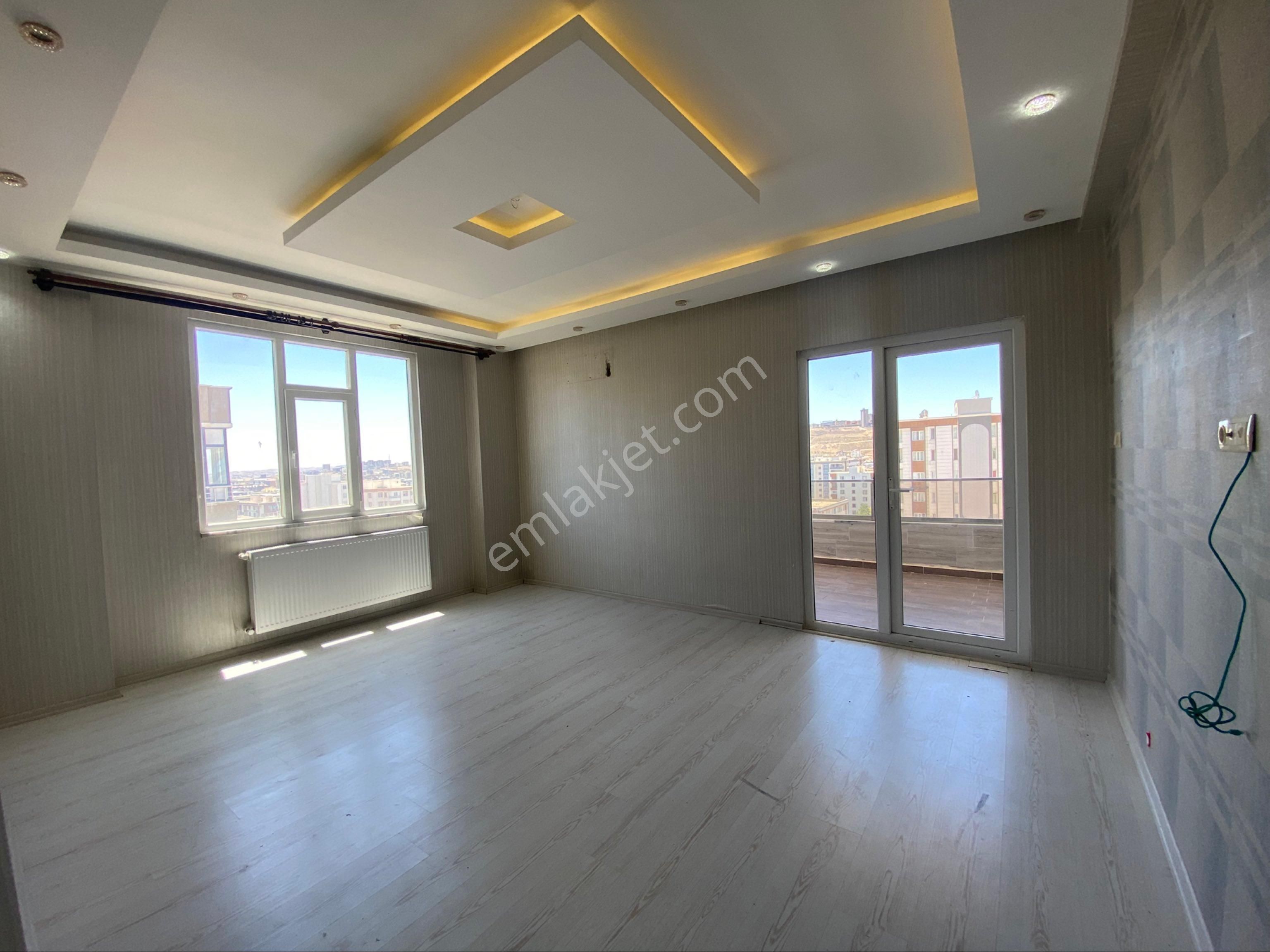 Acil Emlaktan Satılık 3+1 Daire
