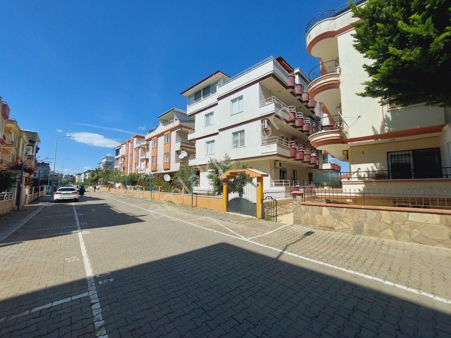 Didim'de Çok Merkezi Ve İyi Konumda Satılık Yenilenmiş Yüksek Giriş Kat 2+1 Daire