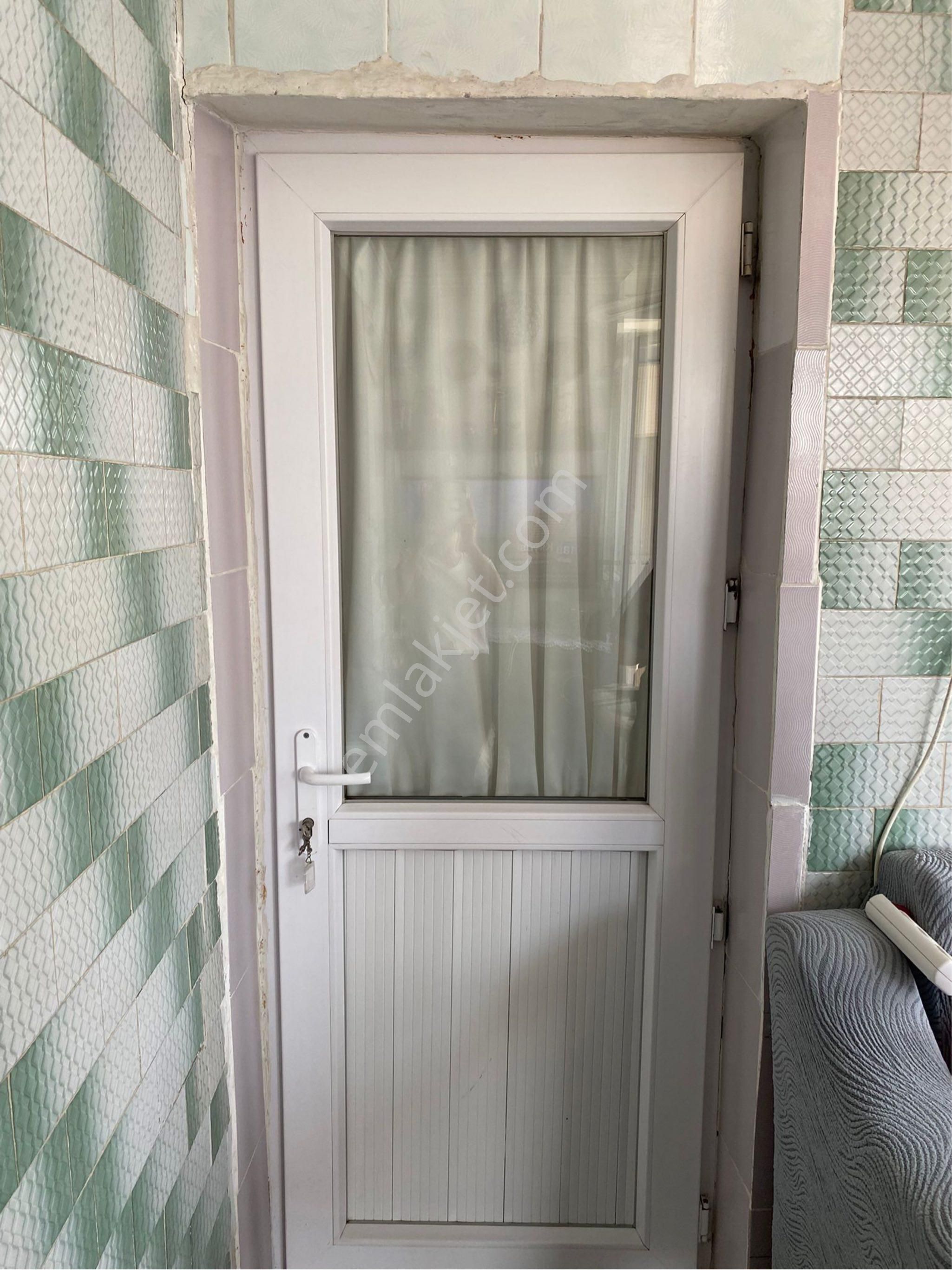 Küçük Çiğli’de Komple Satılık 3 Katılı Bakımlı Bina - Görsel 9