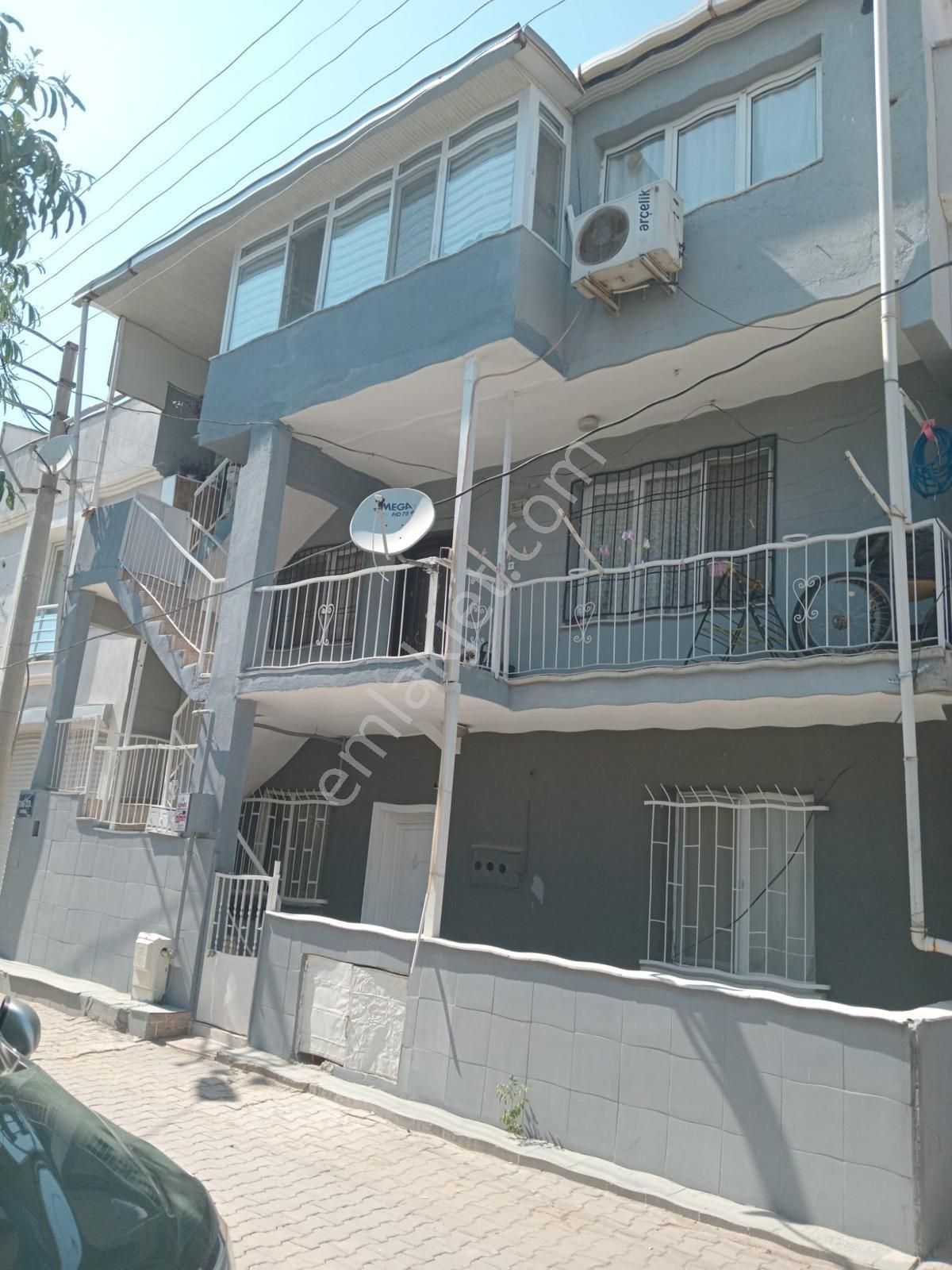 Küçük Çiğli’de Komple Satılık 3 Katılı Bakımlı Bina - Görsel 2