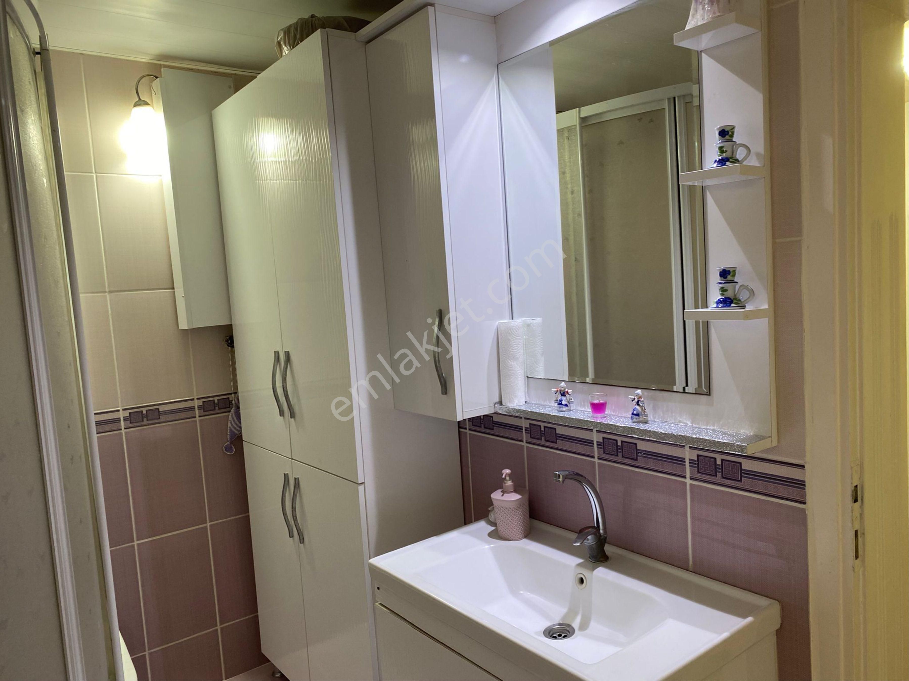 Küçük Çiğli’de Komple Satılık 3 Katılı Bakımlı Bina - Görsel 18