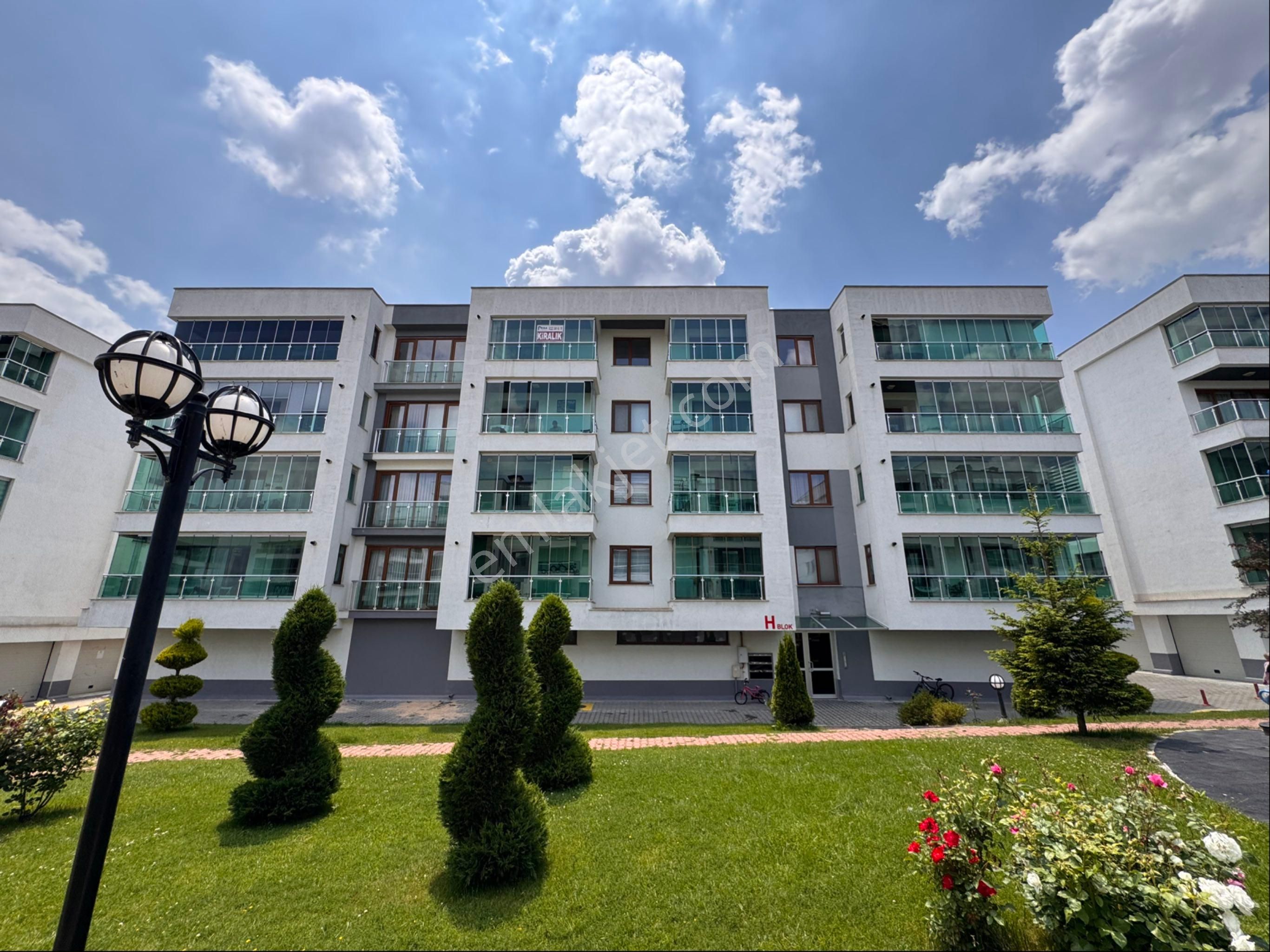 Pera'dan Vadişehir Mah. Markiz 2 Sitesinde Kiralık 3+1 Daire