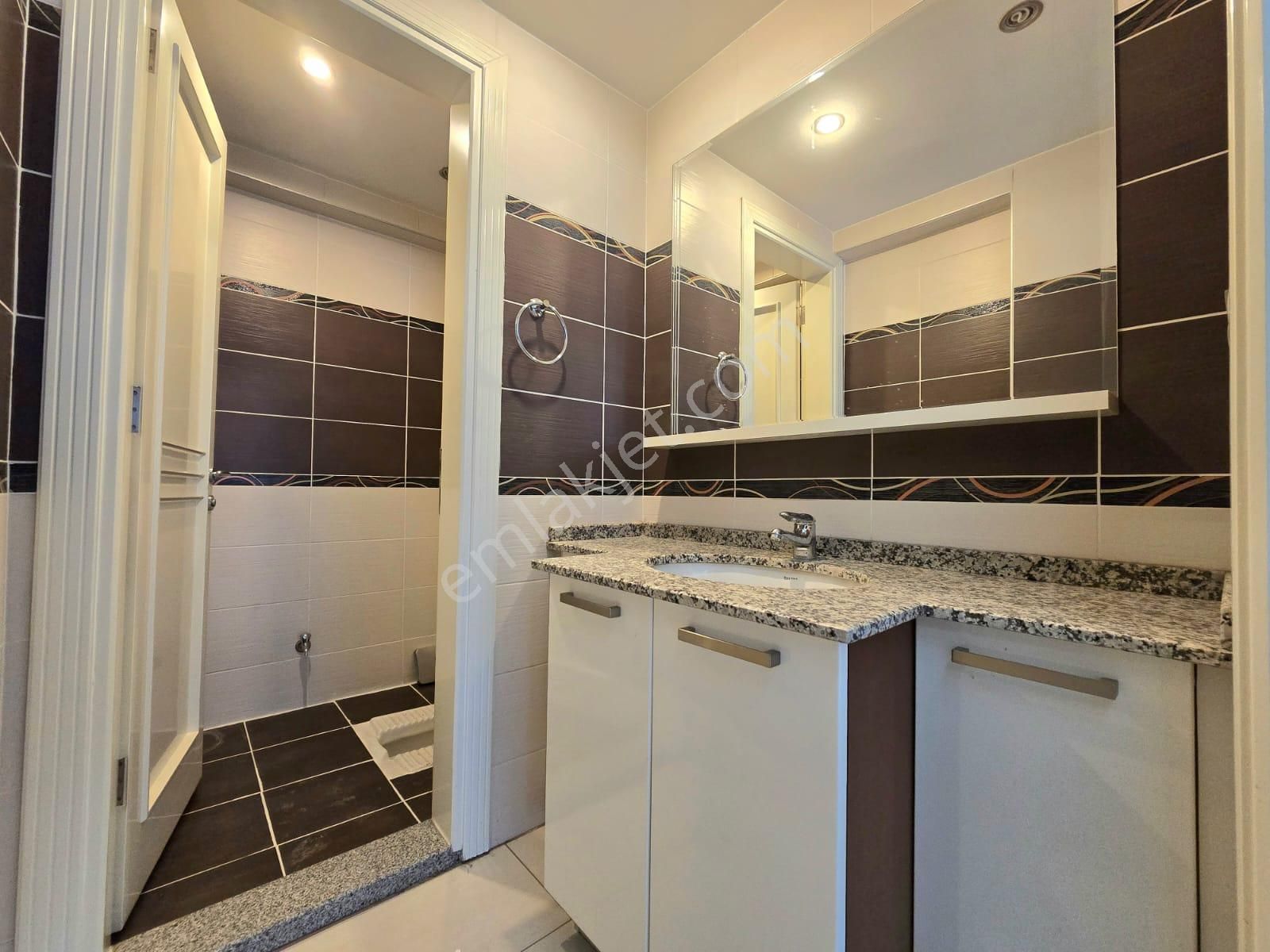 Bursa Caddesi'ne 50 M, 196 M², 3+1 Daire
