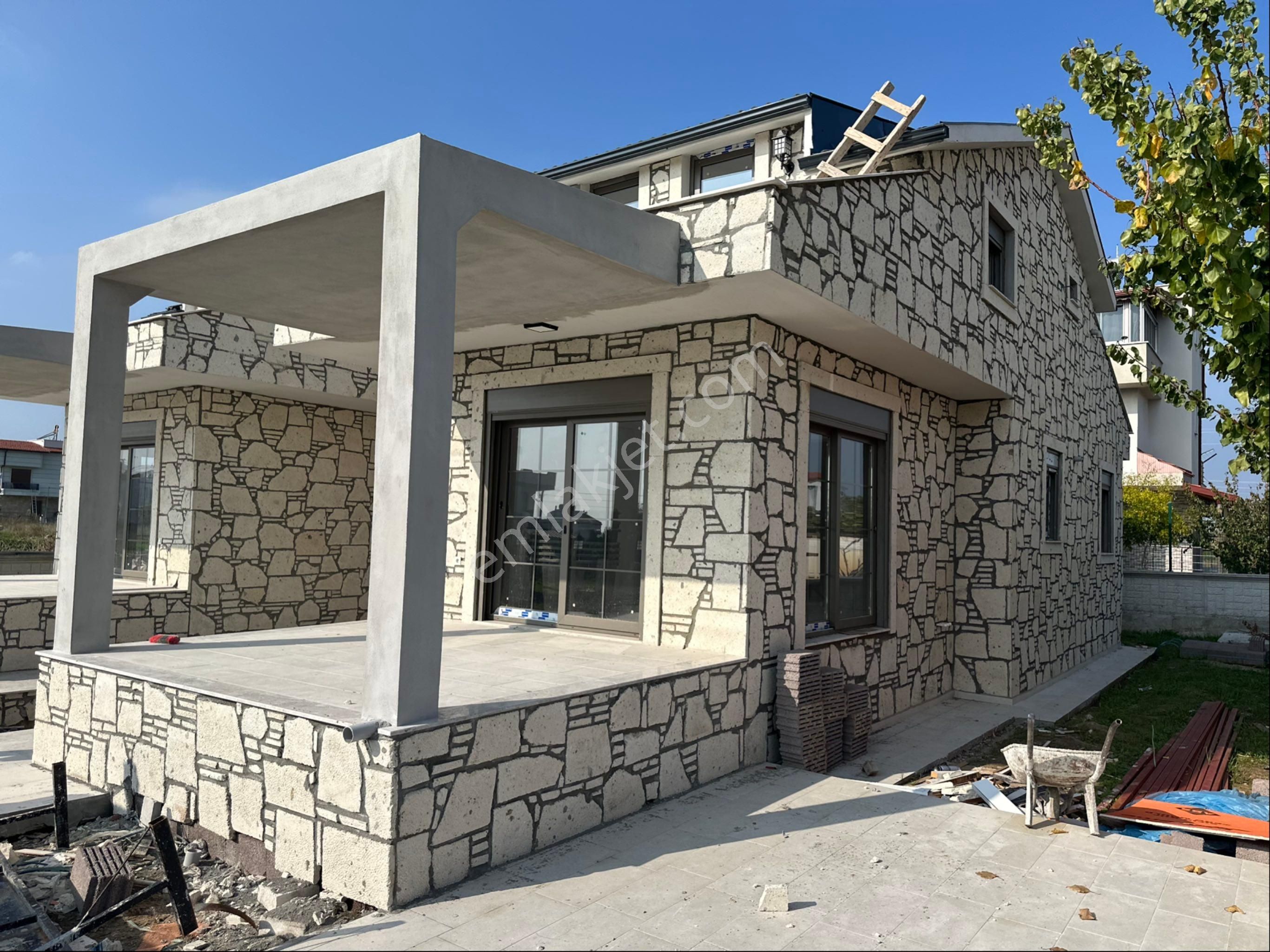 İzmir Dikili Canerkent Sitesi 4+1 150m2 Villa