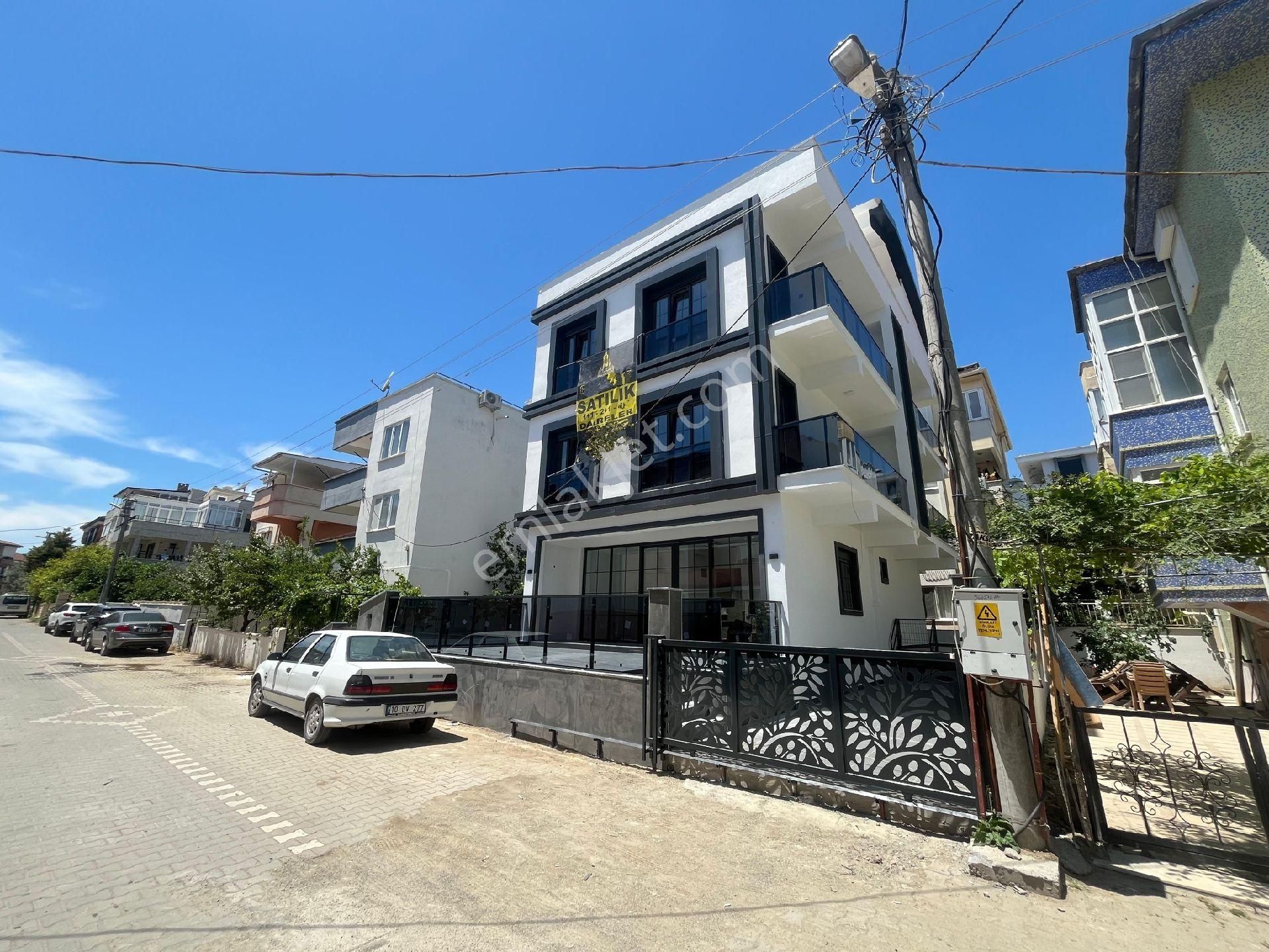 Altınoluk Merkezi Konumda Denize Yakın Ultra Lüx Sıfır 3 Adet 1+1 Ve Garajlı 2+1 Daire