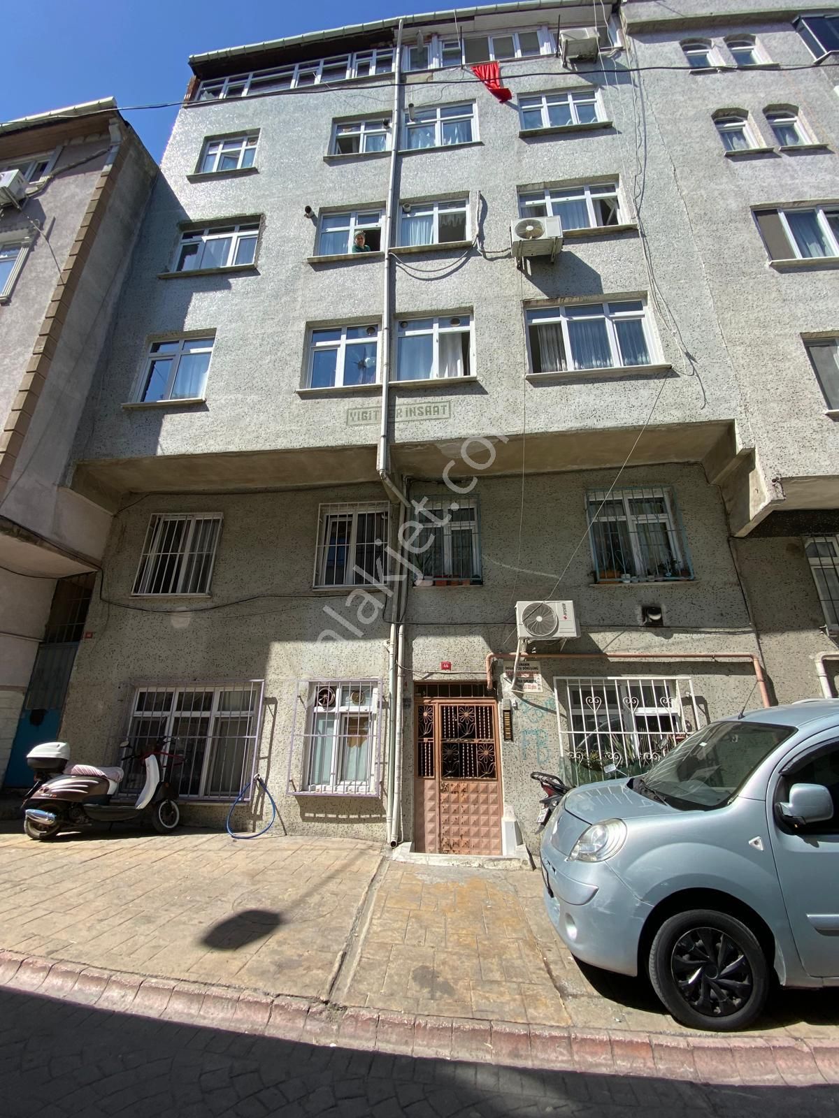 Acill Satılık Esenler Davutpaşa Mahallesinde 2+1/ 80 M2/1. Kat/ Satılık Daire