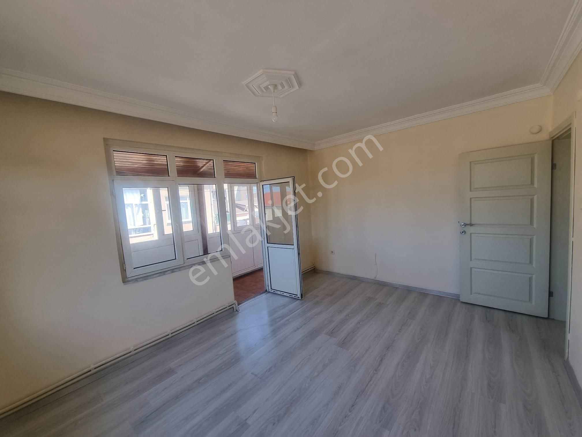 Tarabyaüstü Ömürtepe'de Ulaşım Çarşı Yakın 2+1 Kiralık Daire