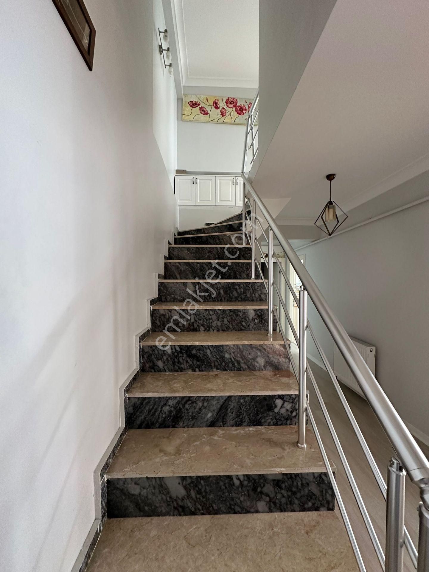 Ege Mahallesinde Full Yapılı 3+1 Dubleks Daire