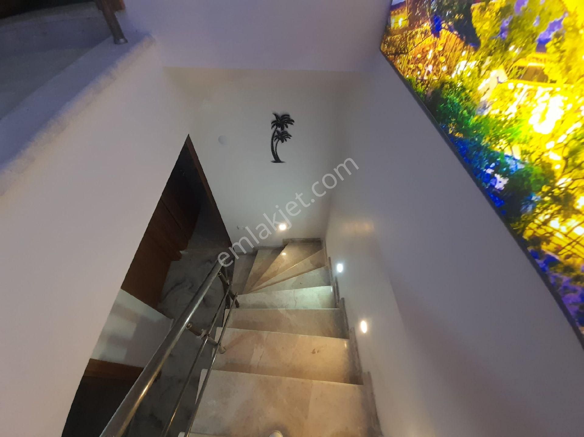 Denize Sıfır 5+1 Tripleks Villa Kabakum Bankacılar Sitesinde Dikili Güven Emlaktan - Görsel 29