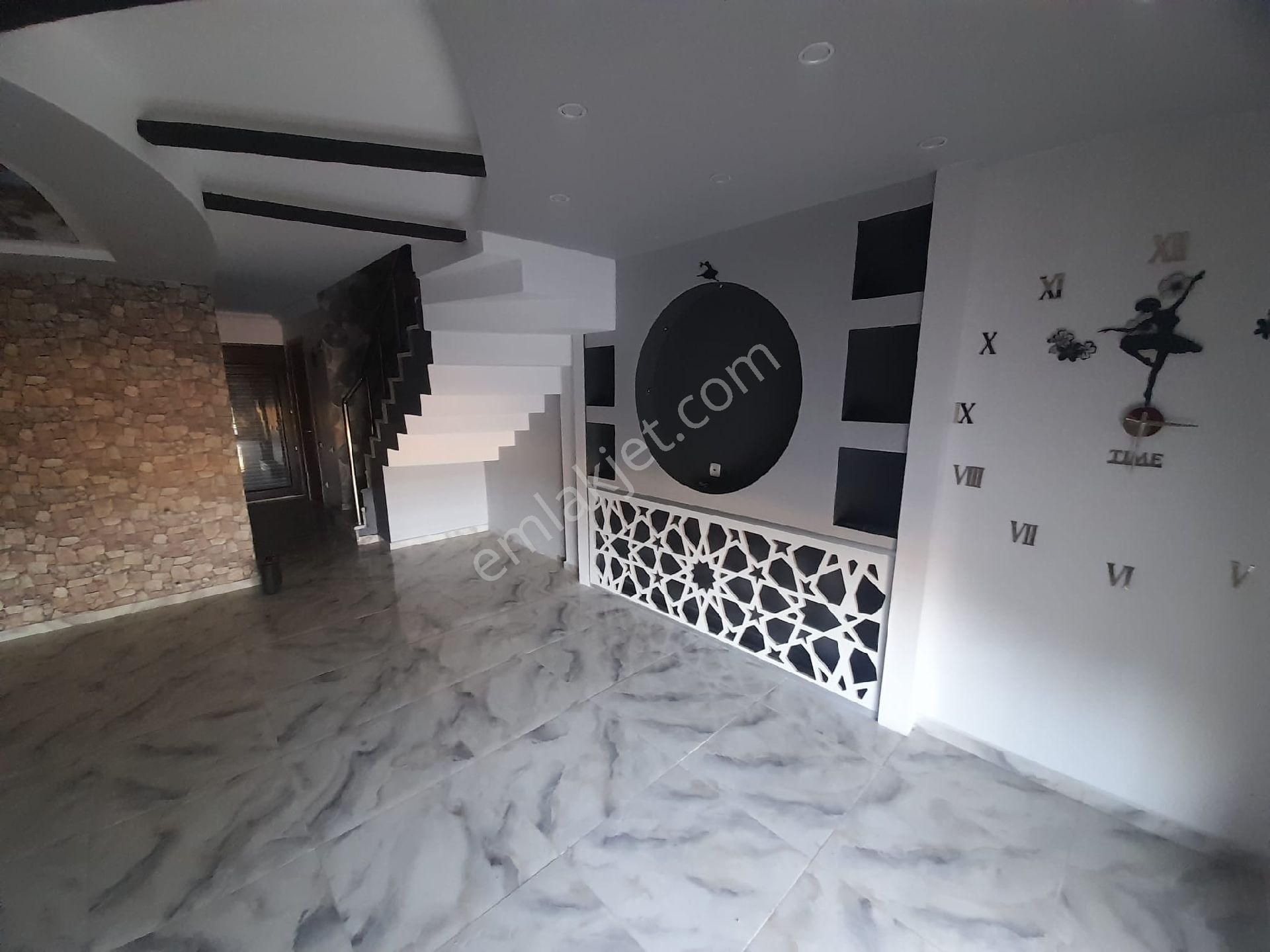 Denize Sıfır 5+1 Tripleks Villa Kabakum Bankacılar Sitesinde Dikili Güven Emlaktan - Görsel 23