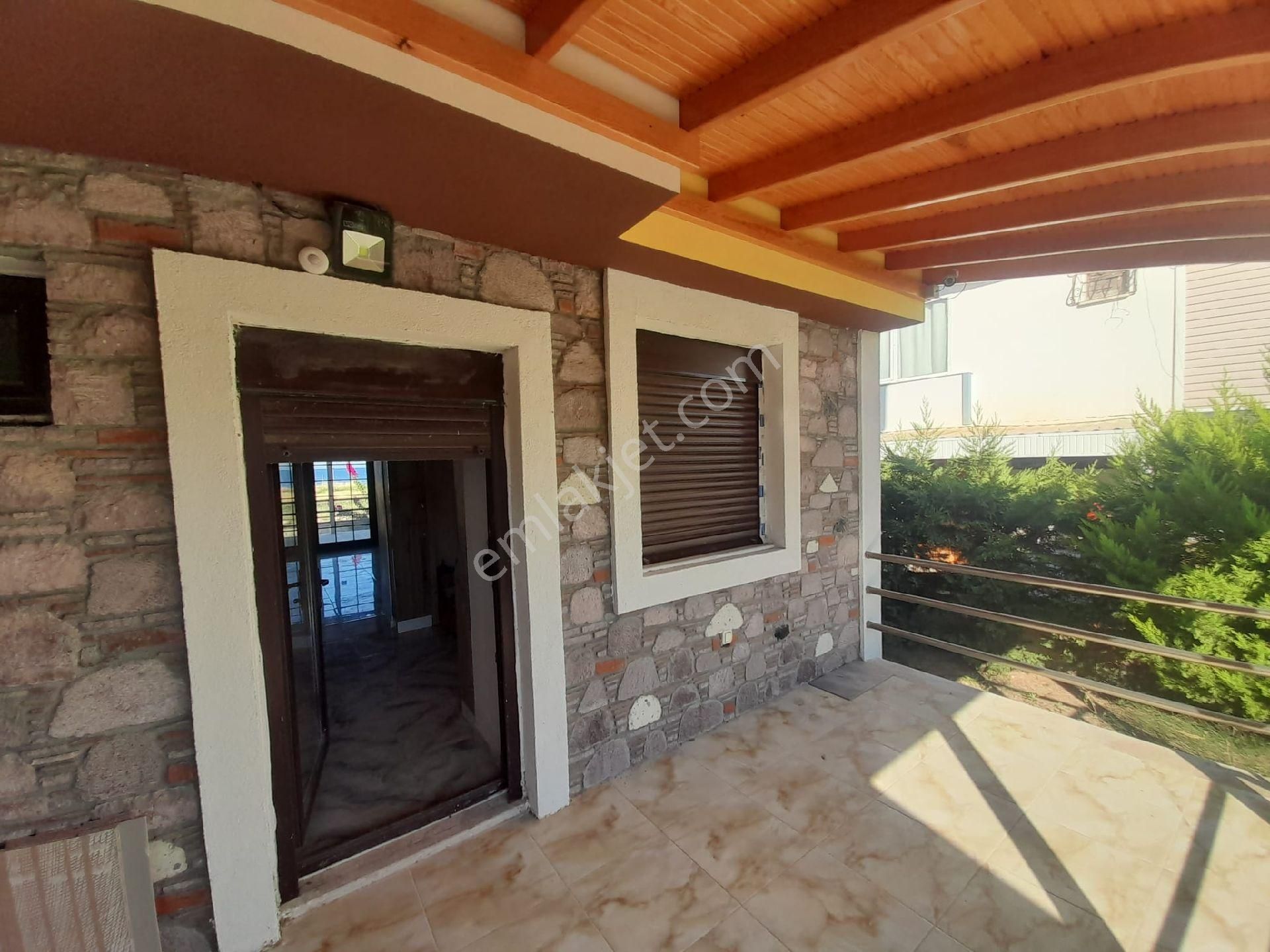 Denize Sıfır 5+1 Tripleks Villa Kabakum Bankacılar Sitesinde Dikili Güven Emlaktan - Görsel 25