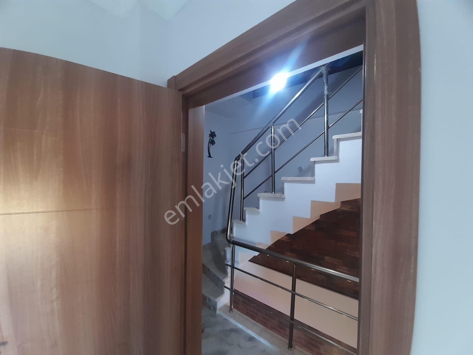 Denize Sıfır 5+1 Tripleks Villa Kabakum Bankacılar Sitesinde Dikili Güven Emlaktan - Görsel 31