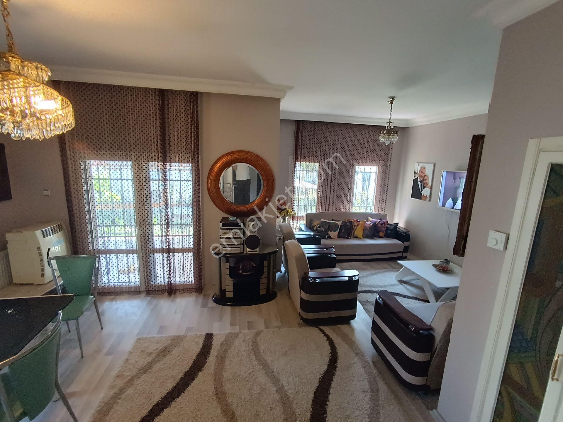 Kuşadası Kadınlar Denizi'nde 3+1 Eşyalı Dubleks Villa