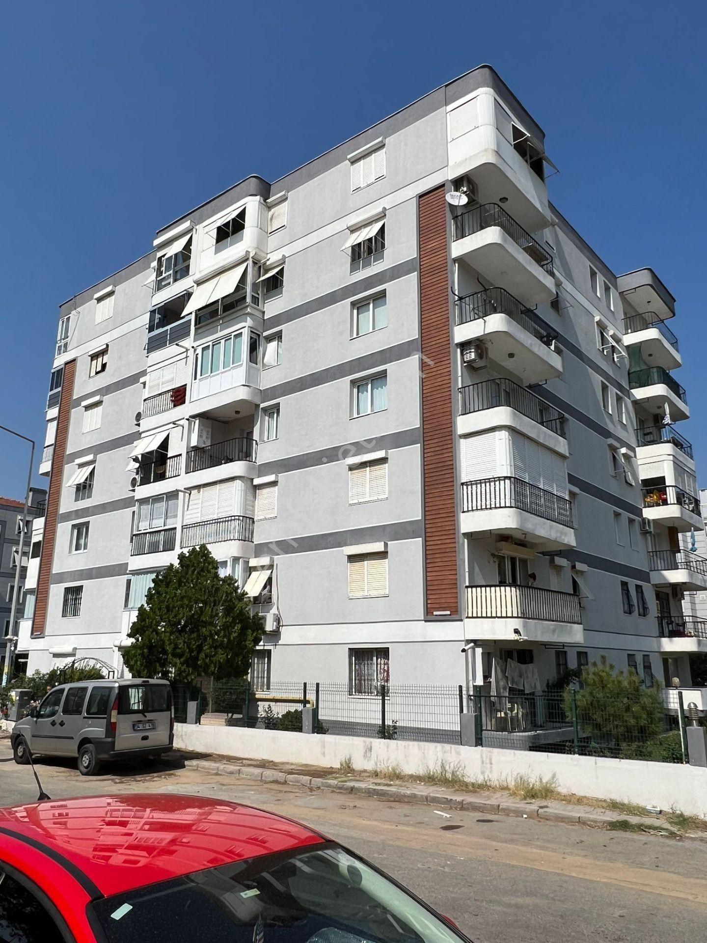 İzmir Gaziemirde 3+1 Otoparklı 125m2 Doğalgazlı Köşe Asansörlü 3kat Ferah